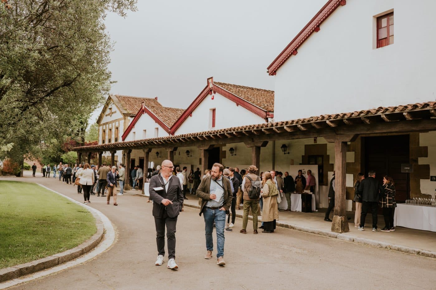 Haro y Borgoña brindan por la excelencia en el III Encuentro Internacional del Barrio de la Estación 3 Haro y Borgoña brindan por la excelencia en el III Encuentro Internacional del Barrio de la Estación 3