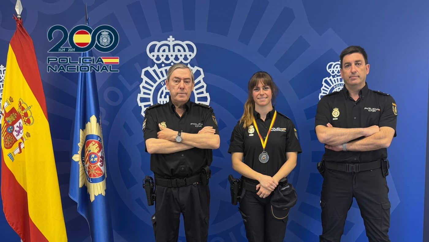 La agente Carla del Real Fernández, de la Jefatura Superior de la Policía en La Rioja, subcampeona de España de tiro policial 1 La agente Carla del Real Fernández, de la Jefatura Superior de la Policía en La Rioja, subcampeona de España de tiro policial 1