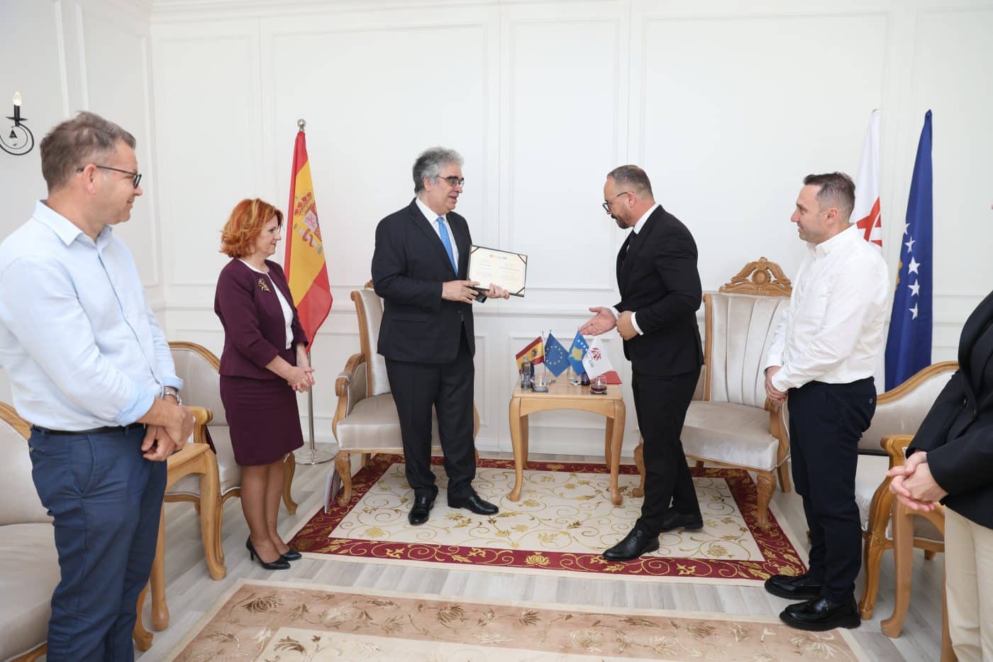 El jarrero Isidro Aguillo, nombrado profesor 'honoris causa' por la Universidad AAB de Kosovo 2