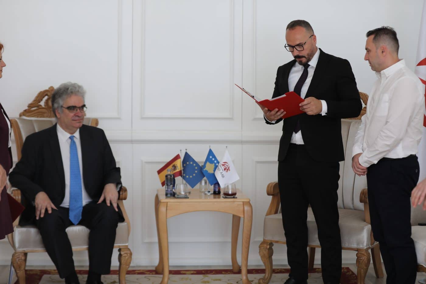 El jarrero Isidro Aguillo, nombrado profesor 'honoris causa' por la Universidad AAB de Kosovo 1