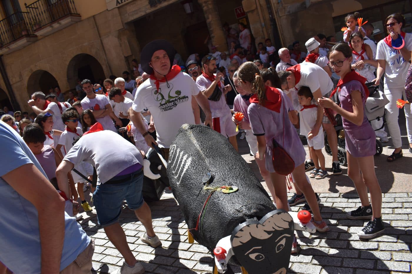 FOTOS: Los peques de Haro lo dan todo en su Batalla del Vino 102 FOTOS: Los peques de Haro lo dan todo en su Batalla del Vino 102