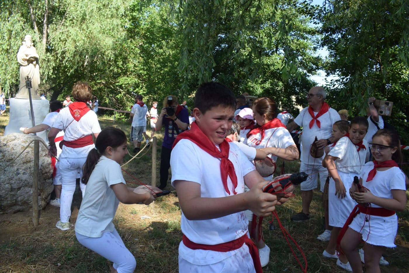 FOTOS: Los peques de Haro lo dan todo en su Batalla del Vino 77 FOTOS: Los peques de Haro lo dan todo en su Batalla del Vino 77