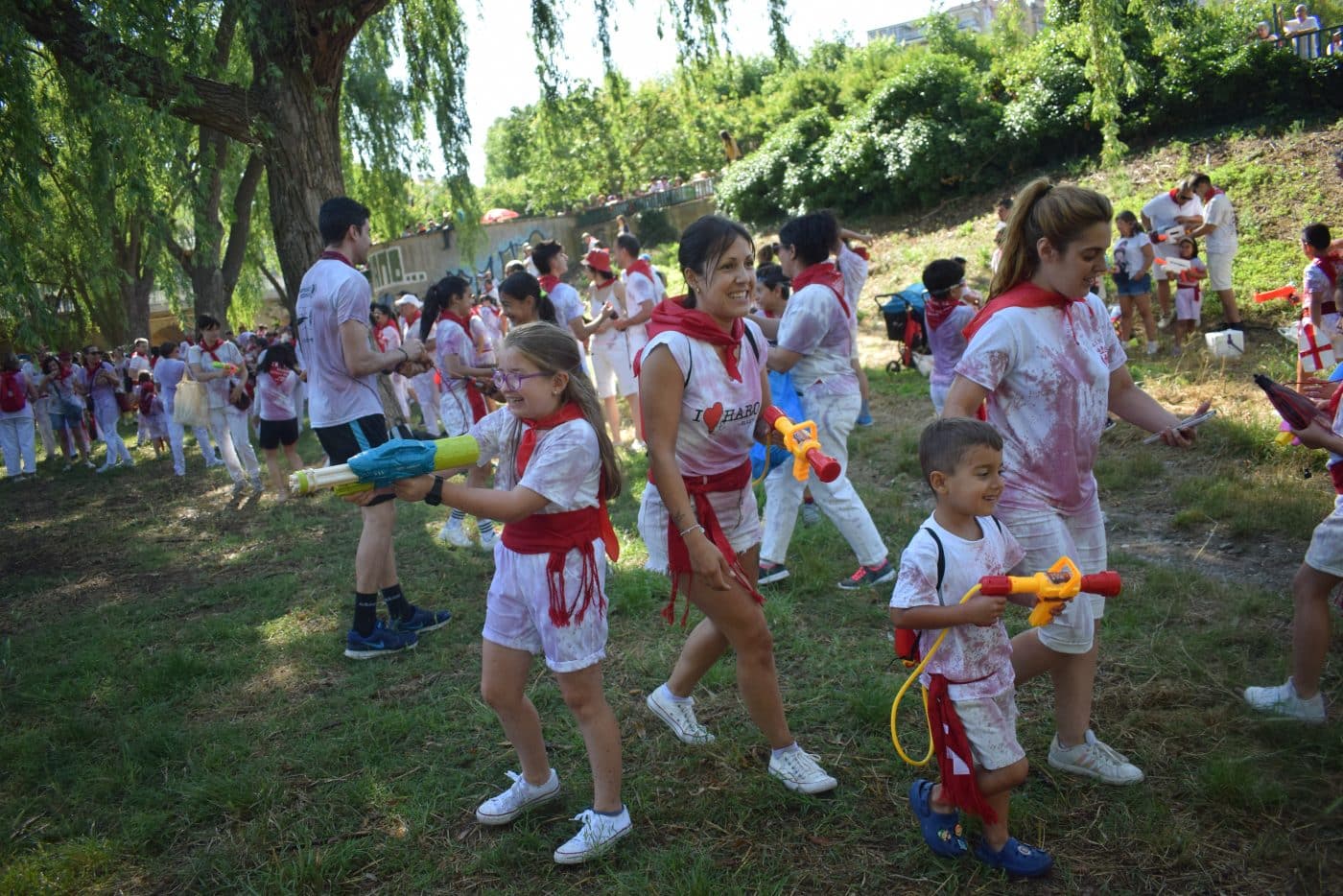 FOTOS: Los peques de Haro lo dan todo en su Batalla del Vino 104 FOTOS: Los peques de Haro lo dan todo en su Batalla del Vino 104