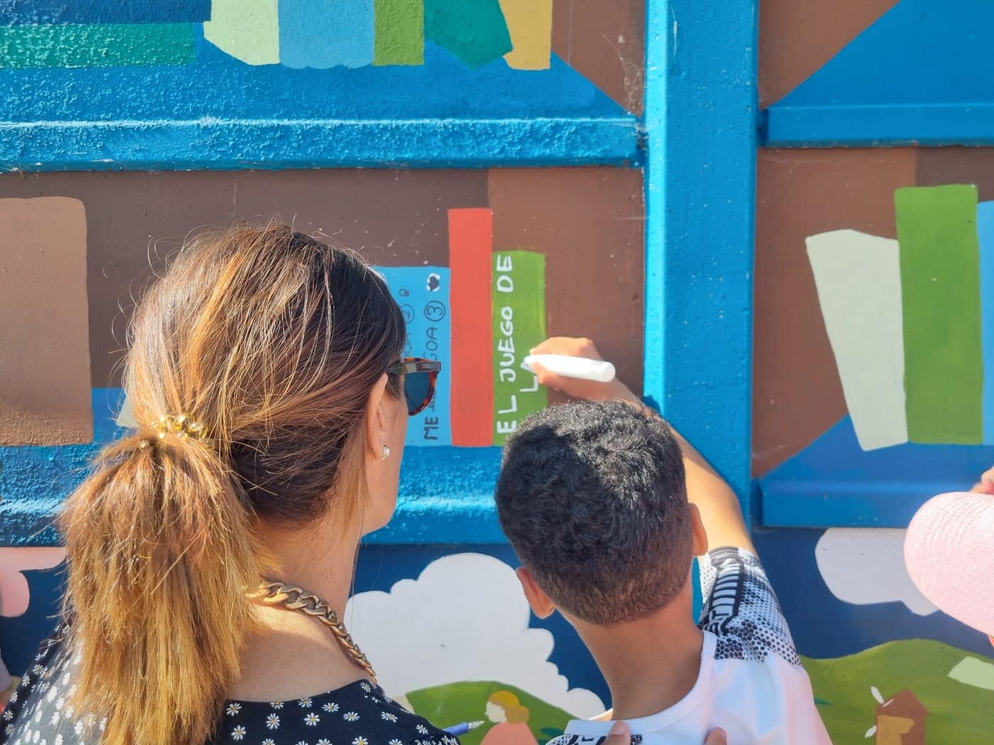 "La Biblioteca del Camino": un mural colaborativo que une arte, historia y peregrinaje en Nájera 2 "La Biblioteca del Camino": un mural colaborativo que une arte, historia y peregrinaje en Nájera 2
