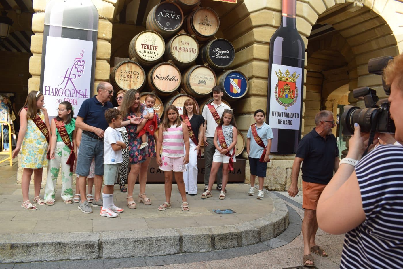 Unos 80 niños y niñas de Haro reciben su primer pañuelo de fiestas 20