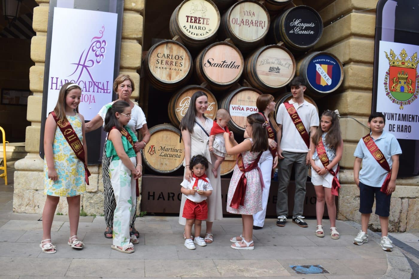 Unos 80 niños y niñas de Haro reciben su primer pañuelo de fiestas 42