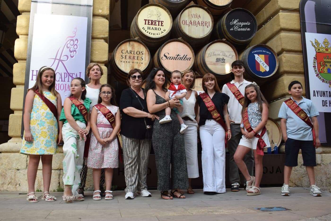 Unos 80 niños y niñas de Haro reciben su primer pañuelo de fiestas 12