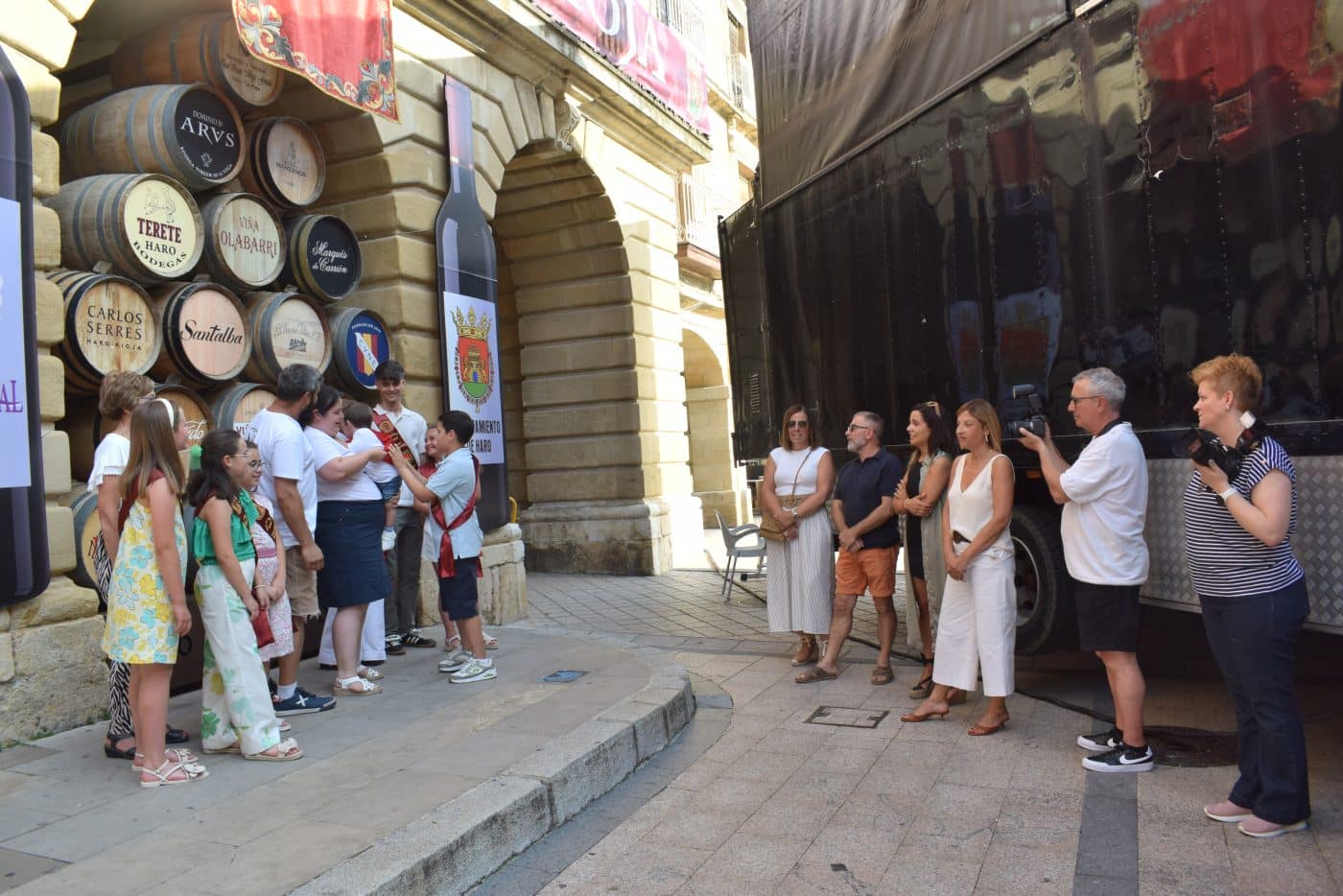 Unos 80 niños y niñas de Haro reciben su primer pañuelo de fiestas 35