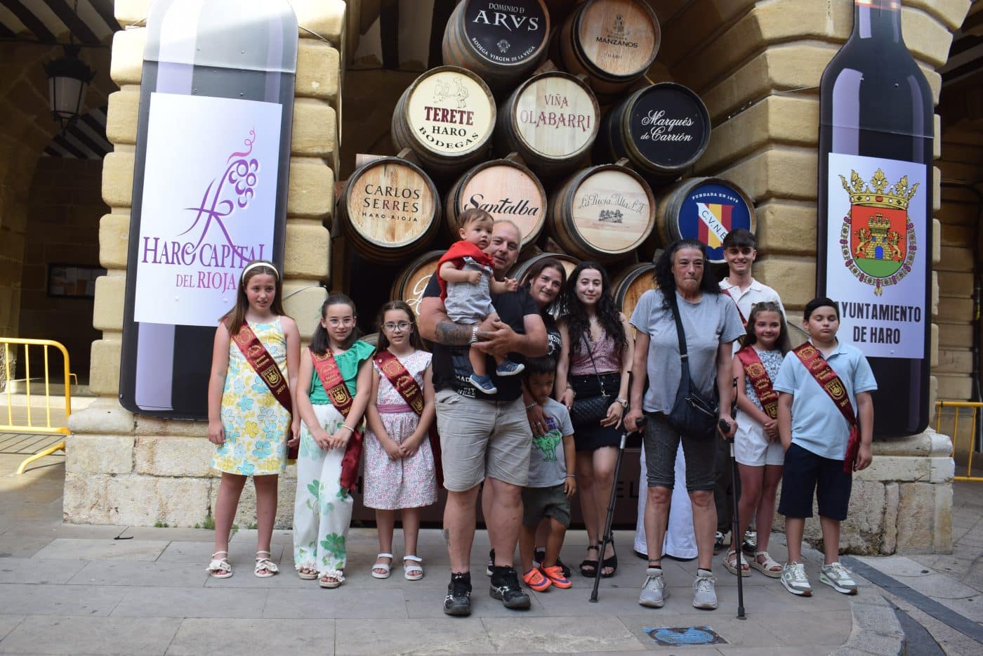 Unos 80 niños y niñas de Haro reciben su primer pañuelo de fiestas 21