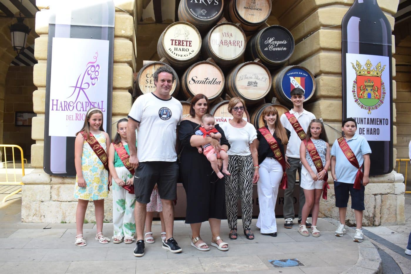 Unos 80 niños y niñas de Haro reciben su primer pañuelo de fiestas 16