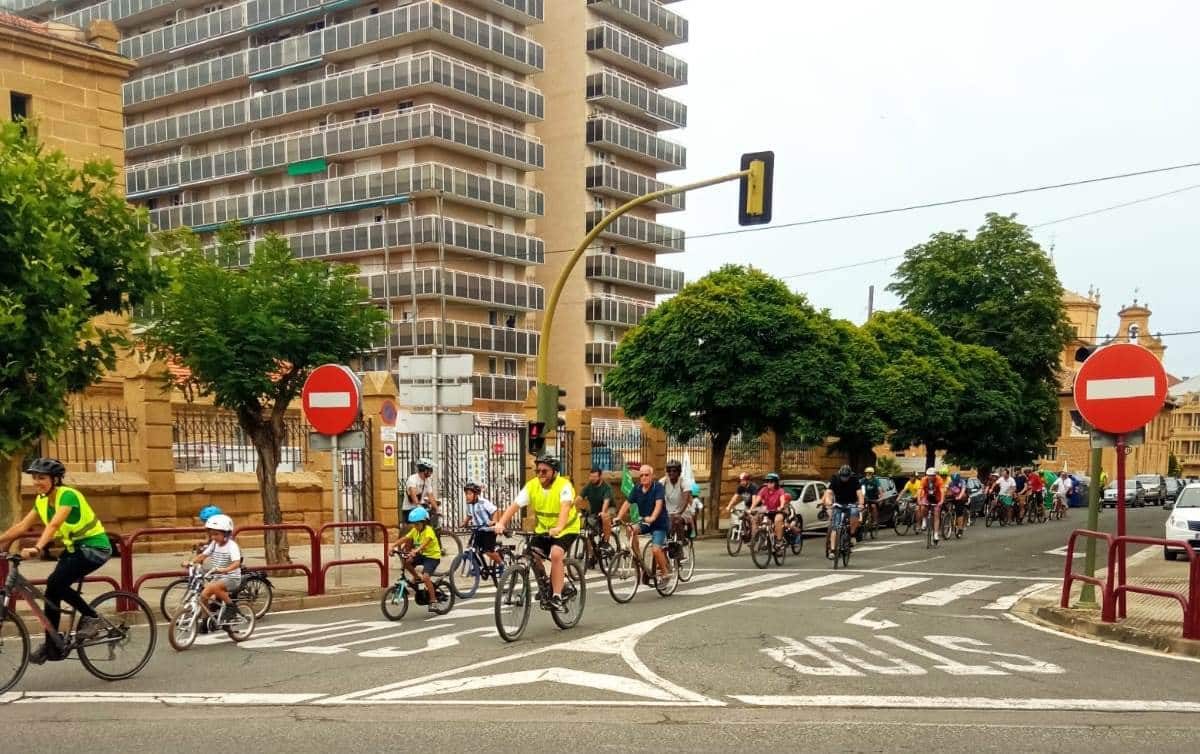 'Bicicletada' en Haro en defensa de los árboles centenarios de Bretón de los Herreros 1 'Bicicletada' en Haro en defensa de los árboles centenarios de Bretón de los Herreros 1