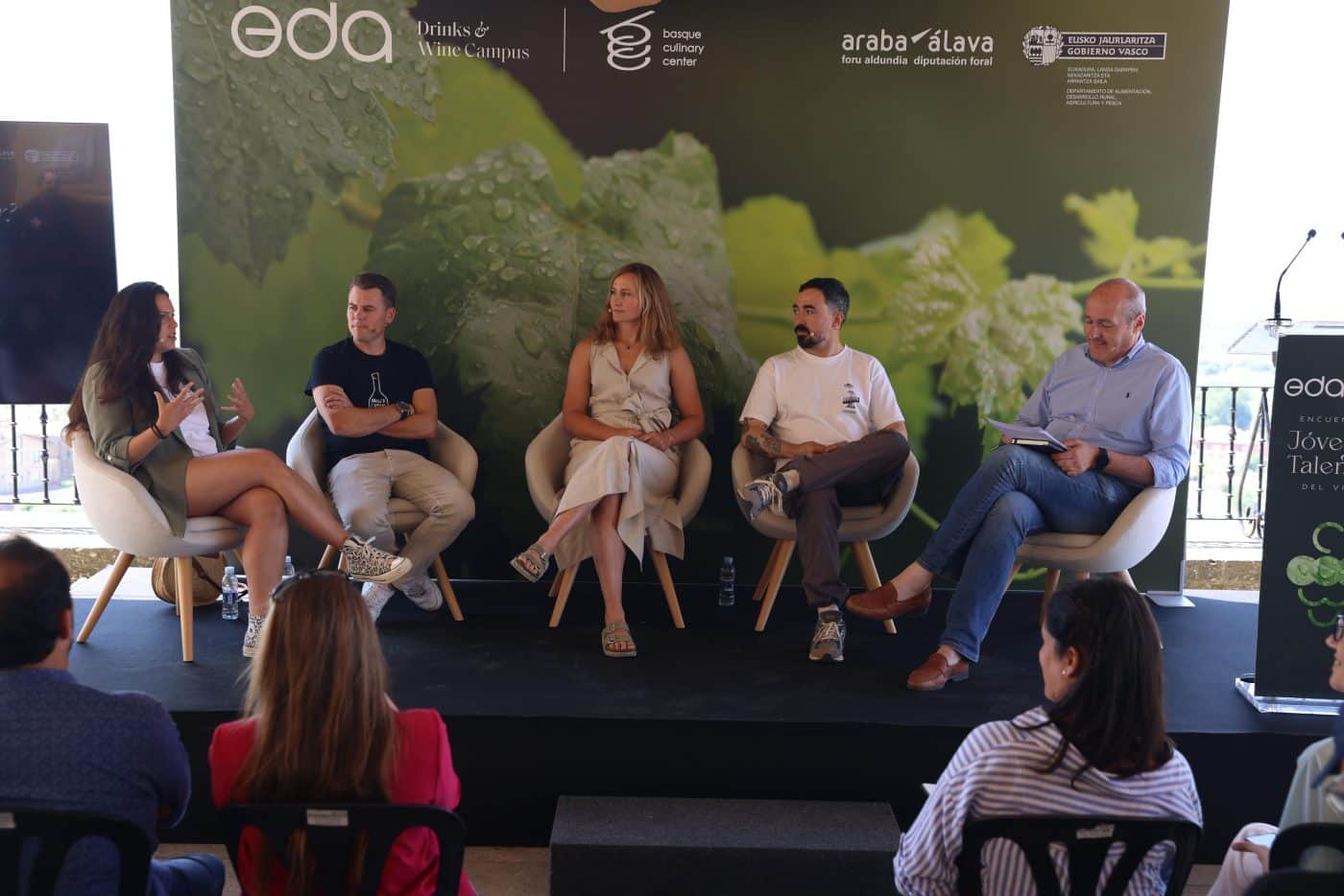 El futuro del vino se reúne en Labastida: más de un centenar de elaboradores comparten ideas en el encuentro de Jóvenes Talentos 1