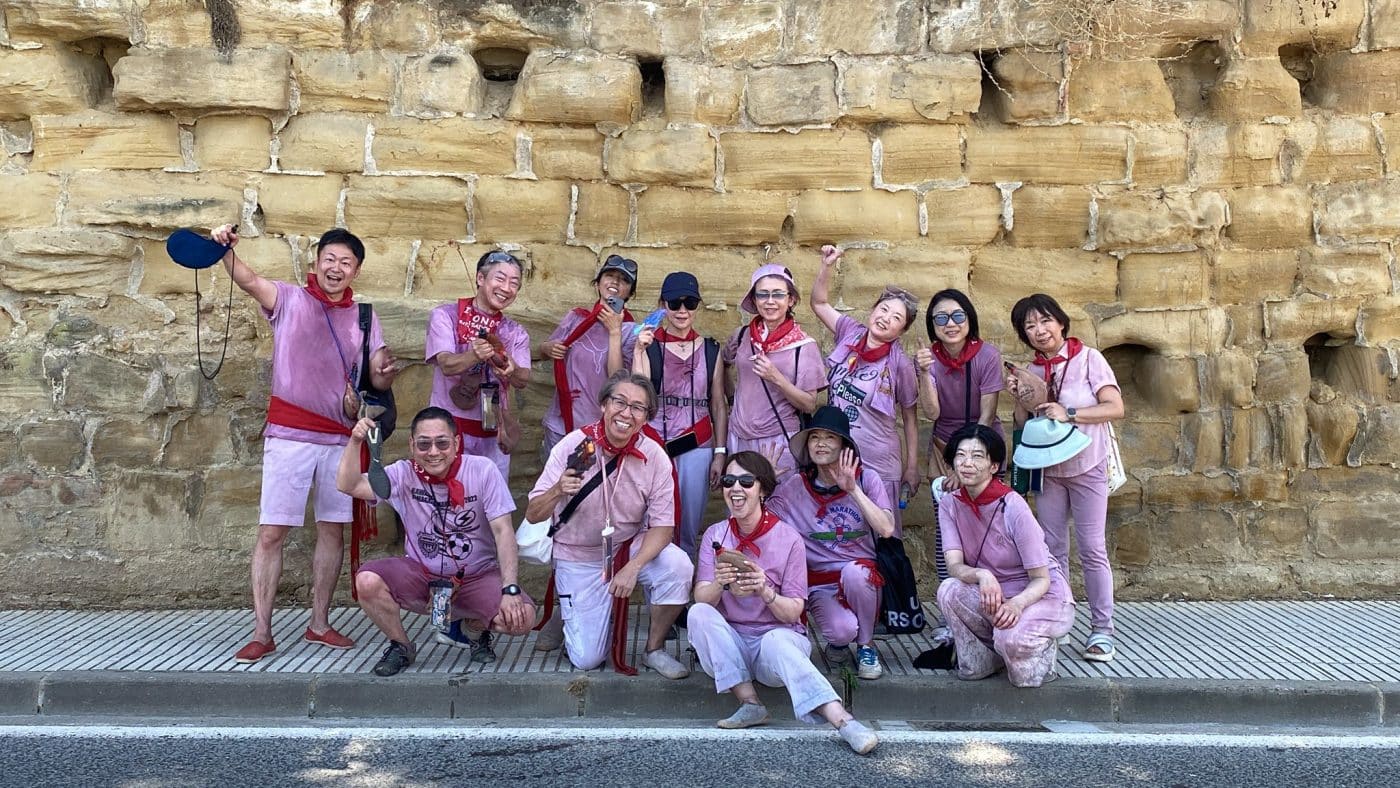 Haro conquista el corazón de doce japoneses con su Batalla del Vino: "Guardaré mi camisa manchada como recuerdo" 1