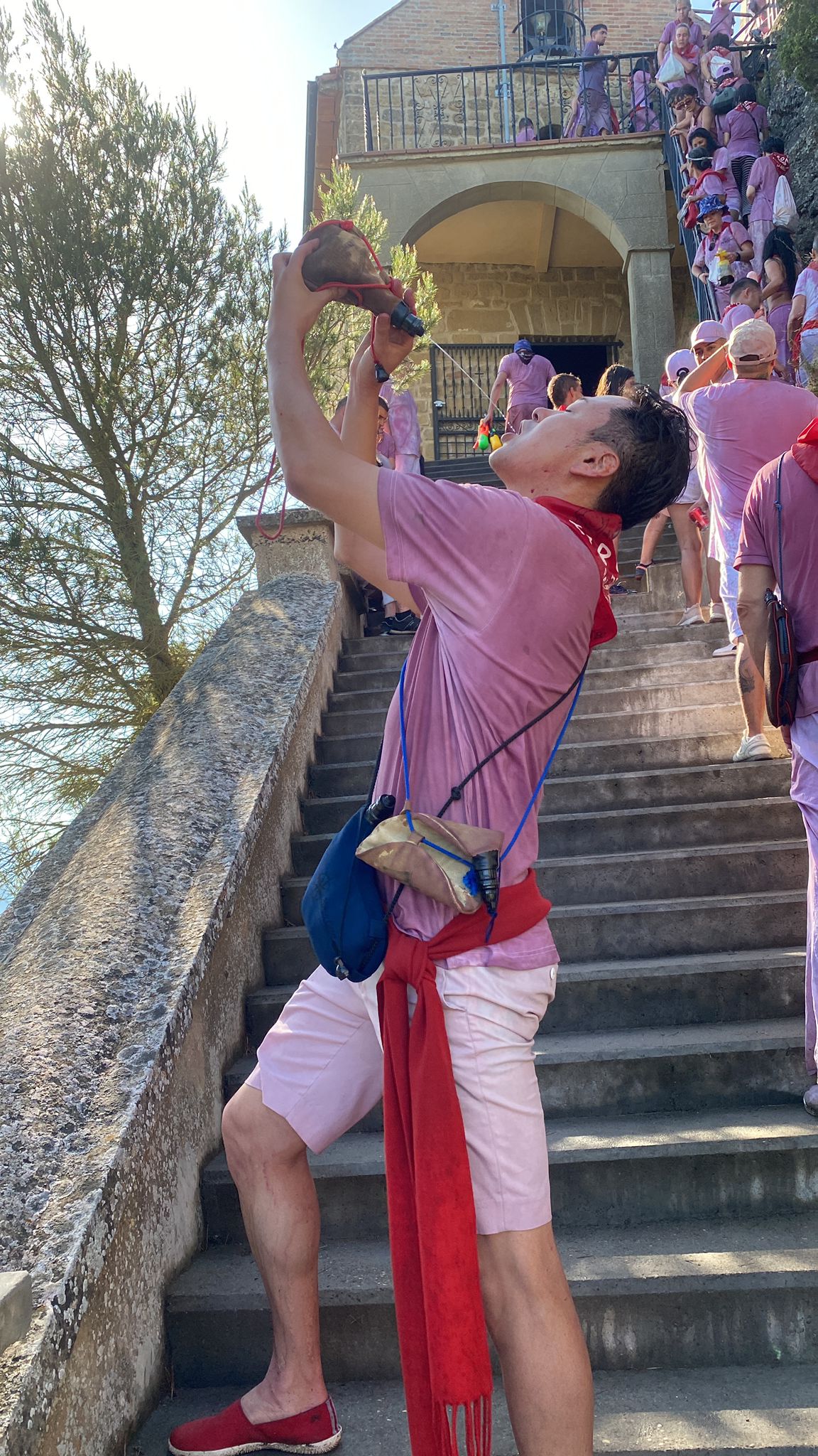 Haro conquista el corazón de doce japoneses con su Batalla del Vino: "Guardaré mi camisa manchada como recuerdo" 12