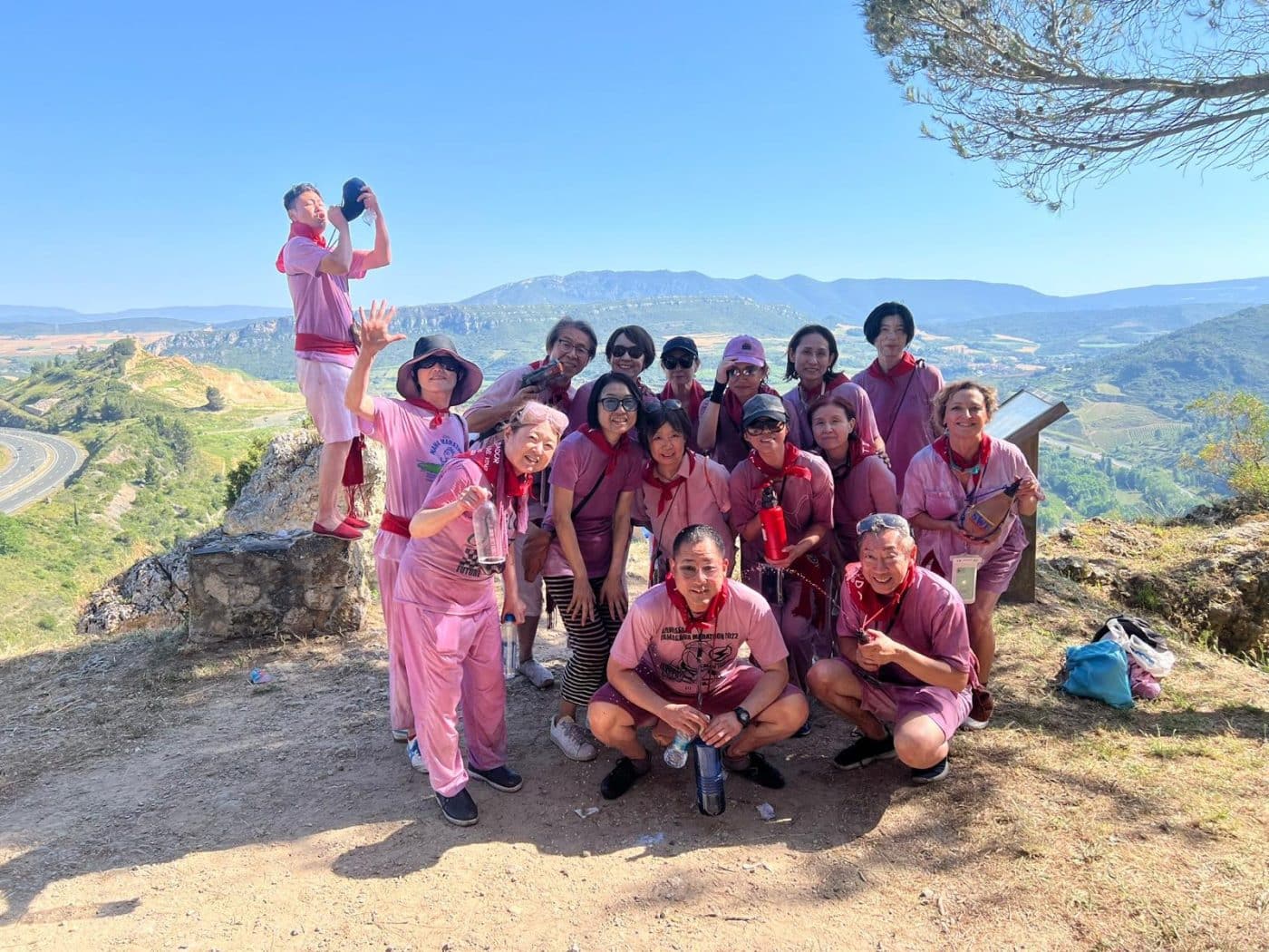 Haro conquista el corazón de doce japoneses con su Batalla del Vino: "Guardaré mi camisa manchada como recuerdo" 7