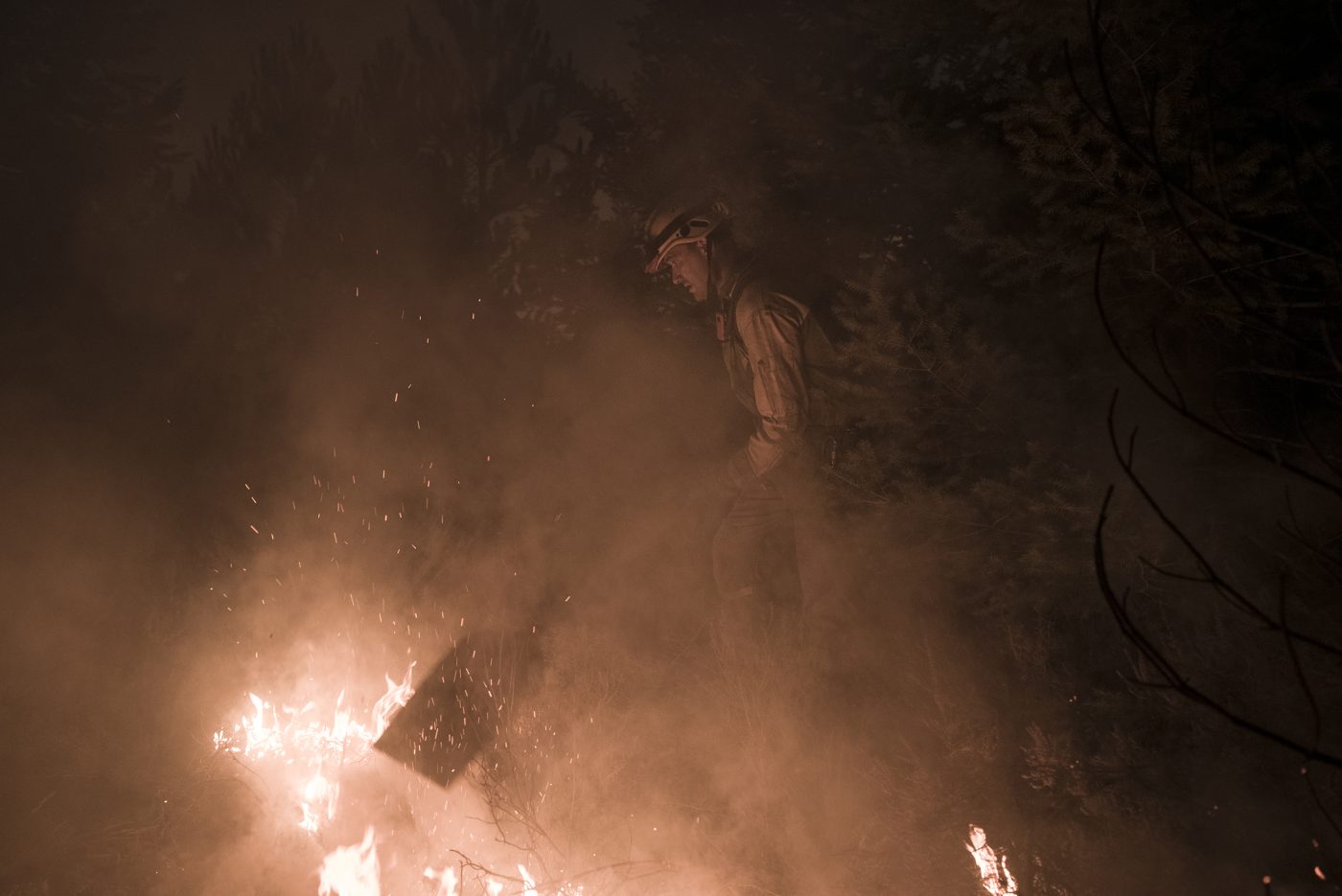 Fotografiar el fuego y enfrentarlo: crónica de un voluntario jarrero en los incendios del Bierzo 9