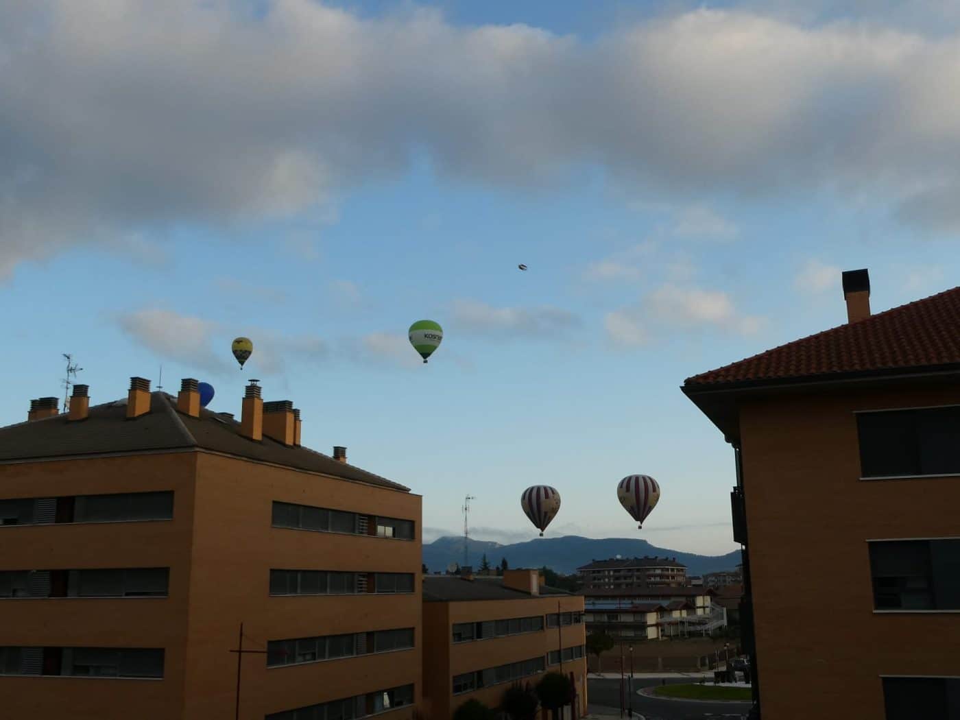 FOTOS: La mayor regata de globos de la historia de Haro continúa surcando los cielos 10