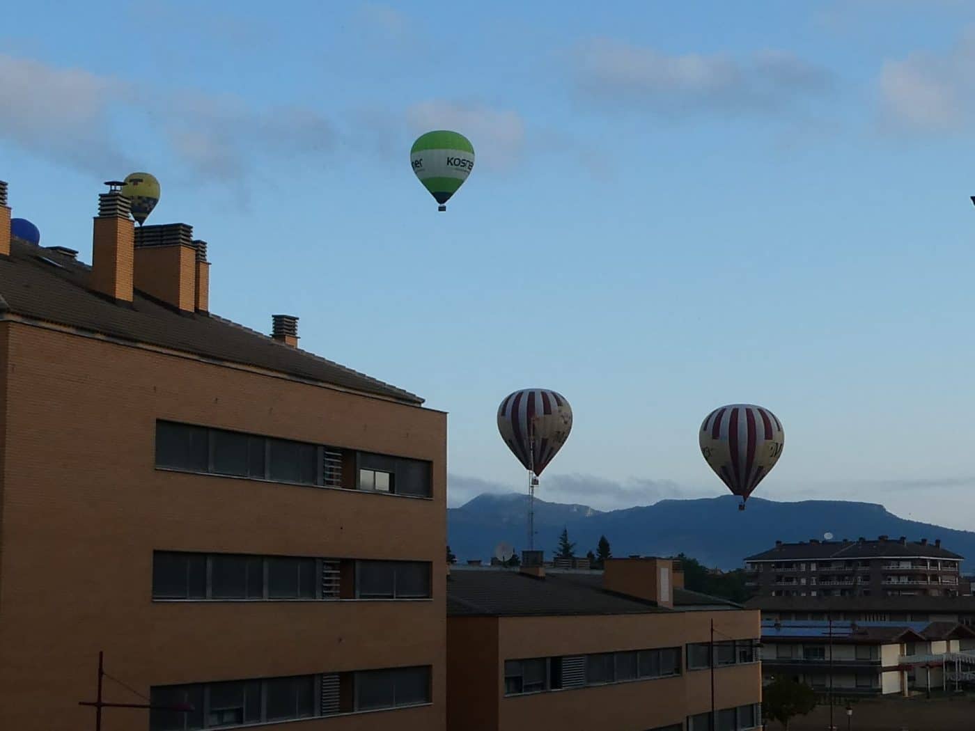 FOTOS: La mayor regata de globos de la historia de Haro continúa surcando los cielos 9