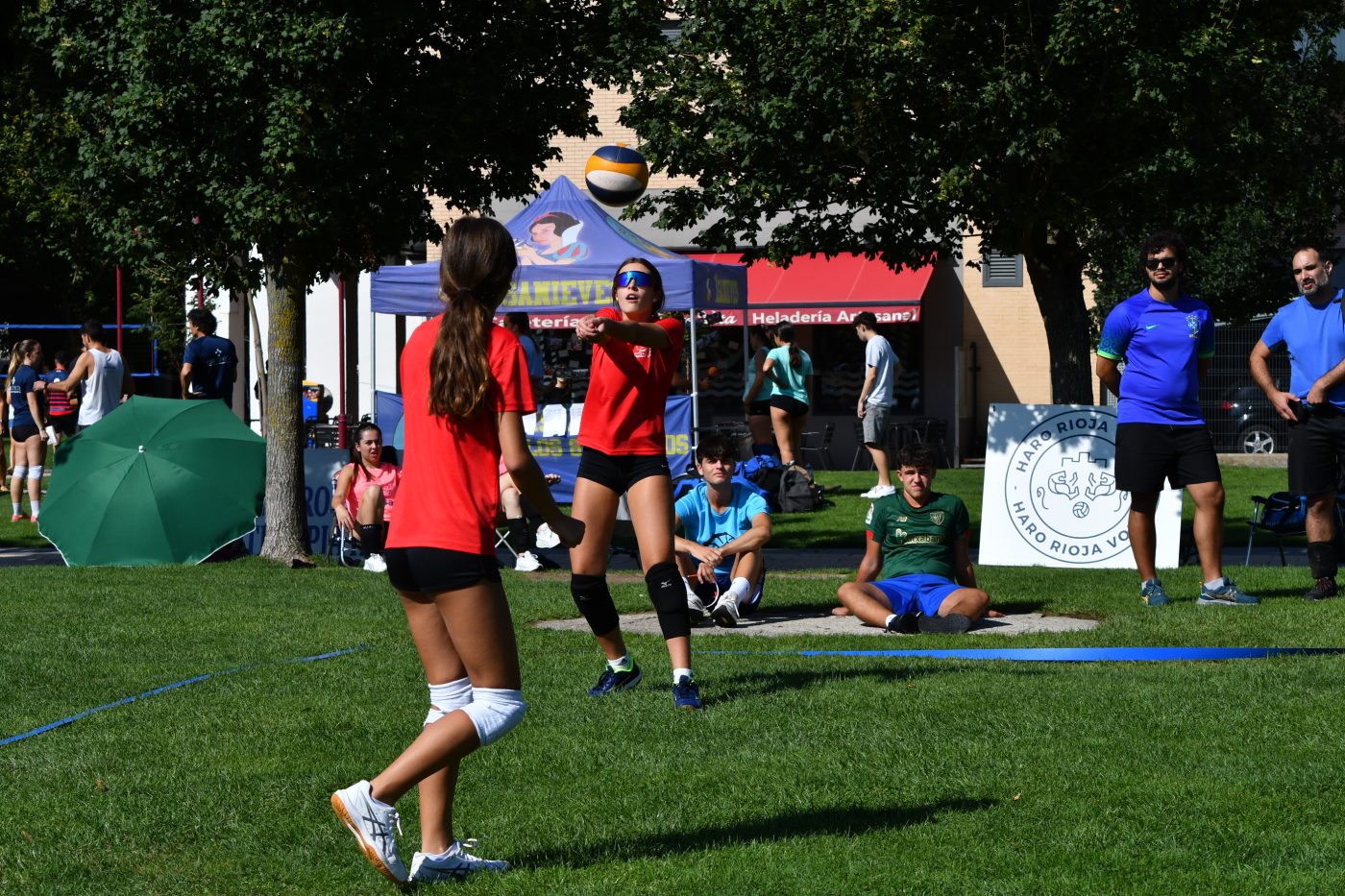 FOTOS: Treinta años de deporte y convivencia en el Torneo Vóley-Calle de Haro 15