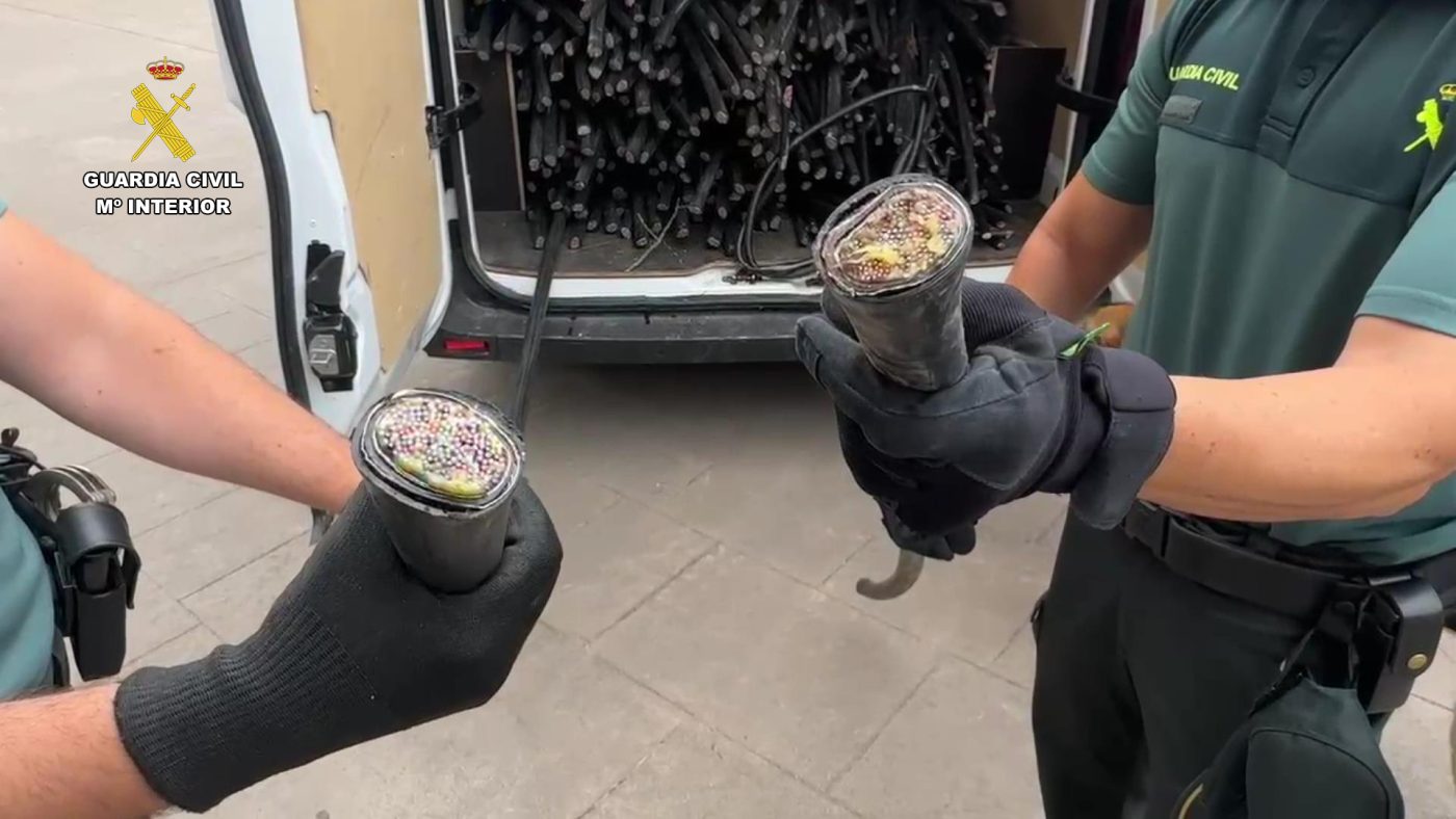 La Guardia Civil detiene a tres personas por el robo de más de dos toneladas de cable de cobre en La Rioja 5 La Guardia Civil detiene a tres personas por el robo de más de dos toneladas de cable de cobre en La Rioja 5