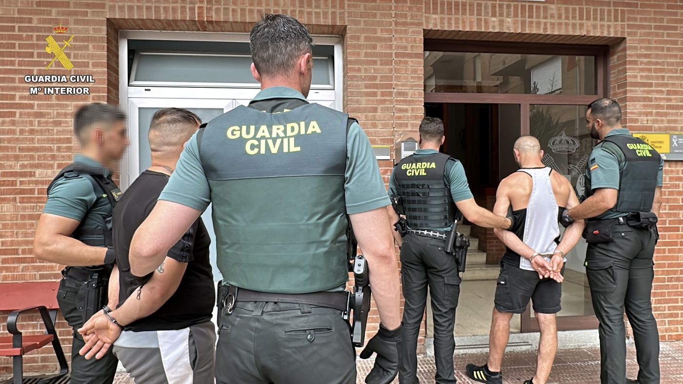 La Guardia Civil detiene a tres personas por el robo de más de dos toneladas de cable de cobre en La Rioja 2 La Guardia Civil detiene a tres personas por el robo de más de dos toneladas de cable de cobre en La Rioja 2