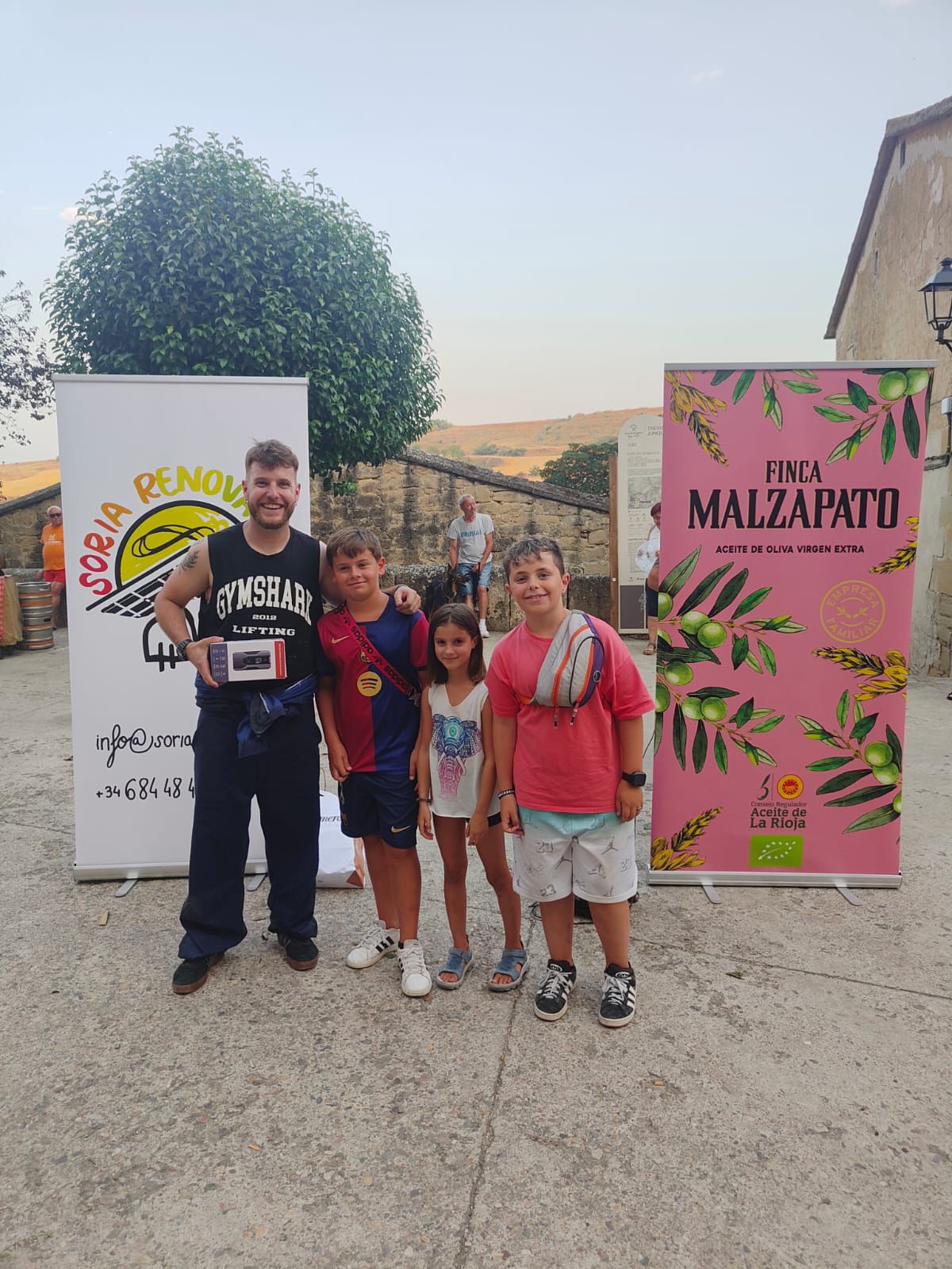 Treviana se lo pasa en grande con su primera carrera de 'autos-locos' 19 Treviana se lo pasa en grande con su primera carrera de 'autos-locos' 19