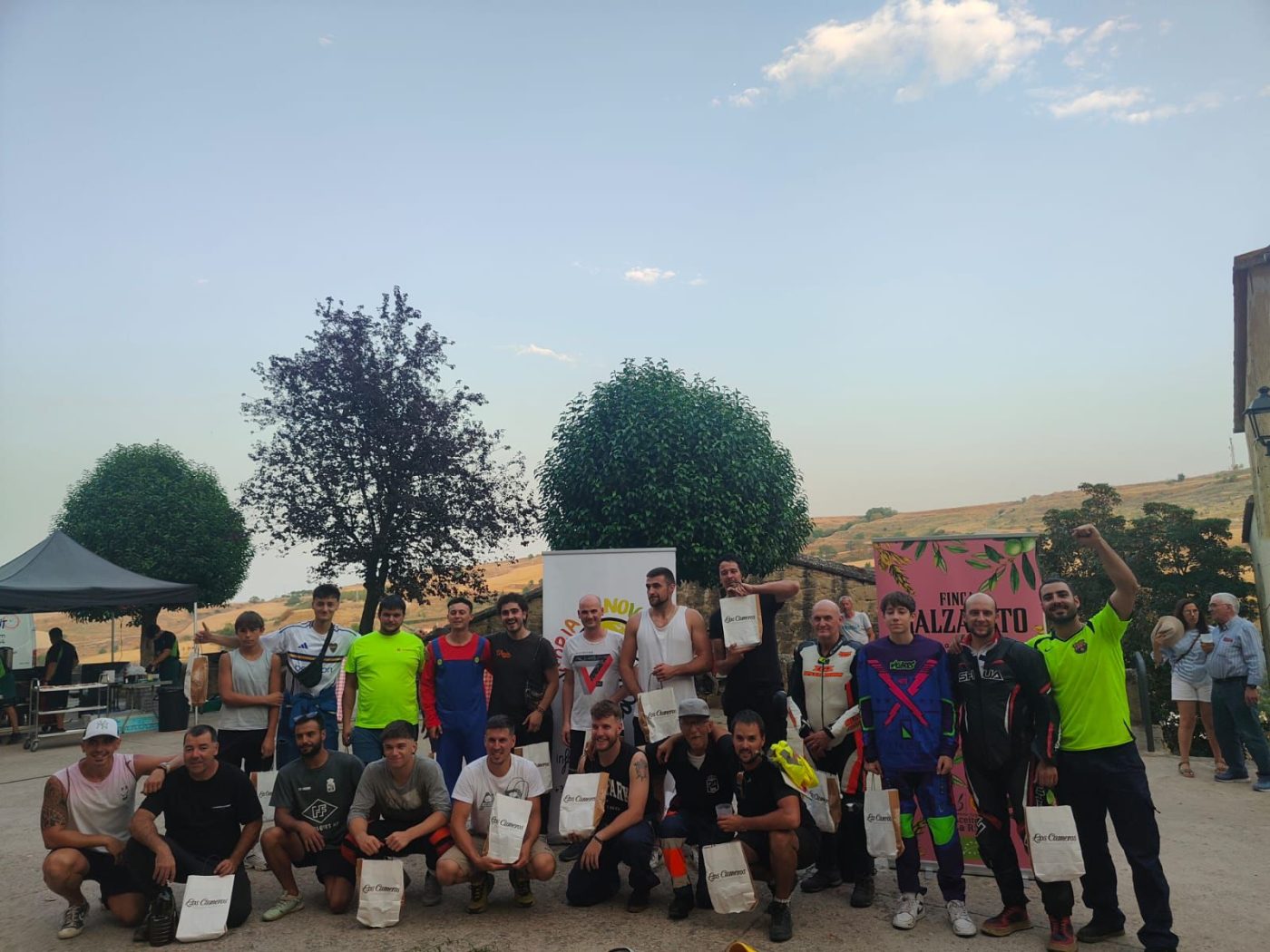 Treviana se lo pasa en grande con su primera carrera de 'autos-locos' 20 Treviana se lo pasa en grande con su primera carrera de 'autos-locos' 20