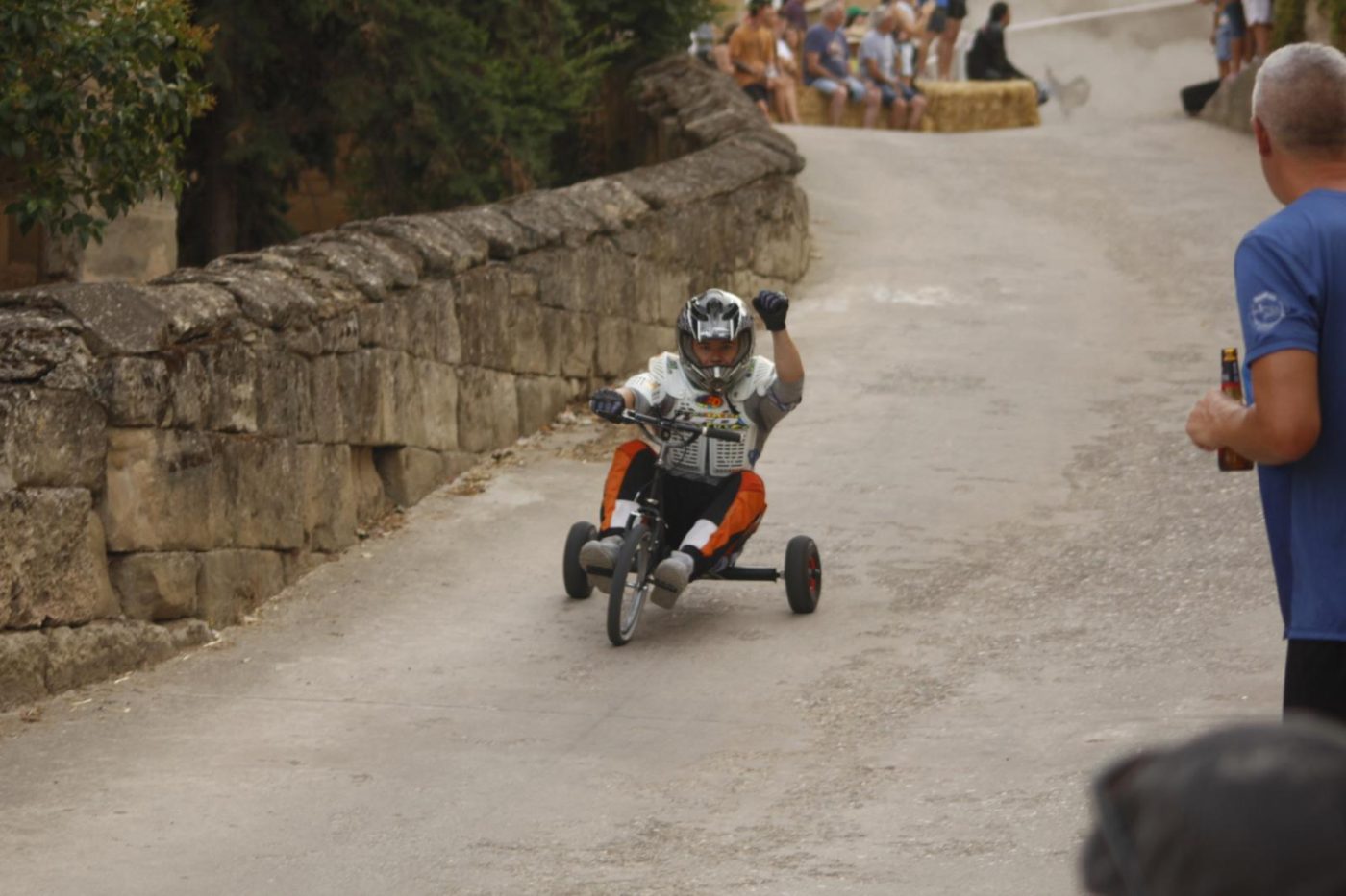 Treviana se lo pasa en grande con su primera carrera de 'autos-locos' 5 Treviana se lo pasa en grande con su primera carrera de 'autos-locos' 5