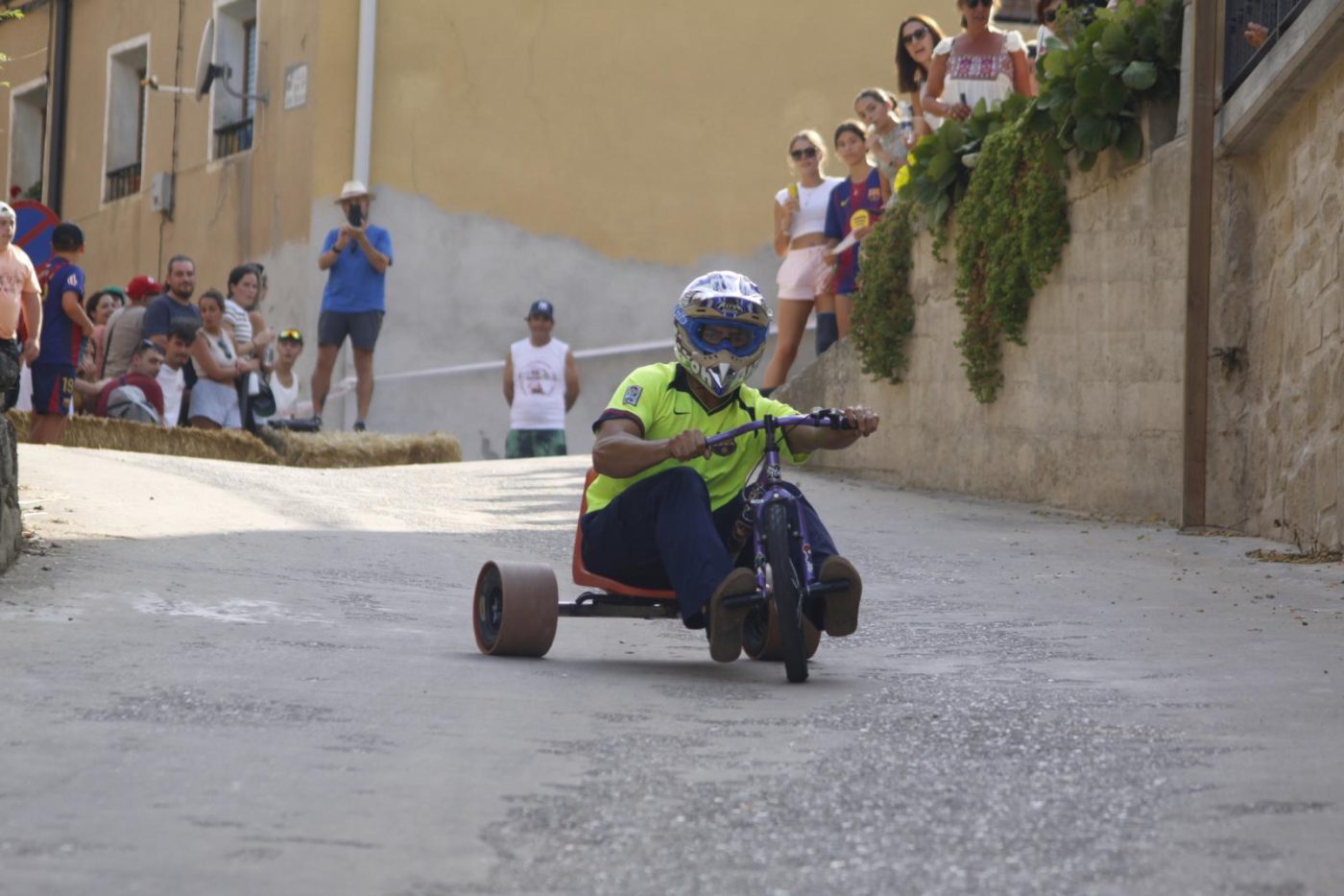 Treviana se lo pasa en grande con su primera carrera de 'autos-locos' 9 Treviana se lo pasa en grande con su primera carrera de 'autos-locos' 9
