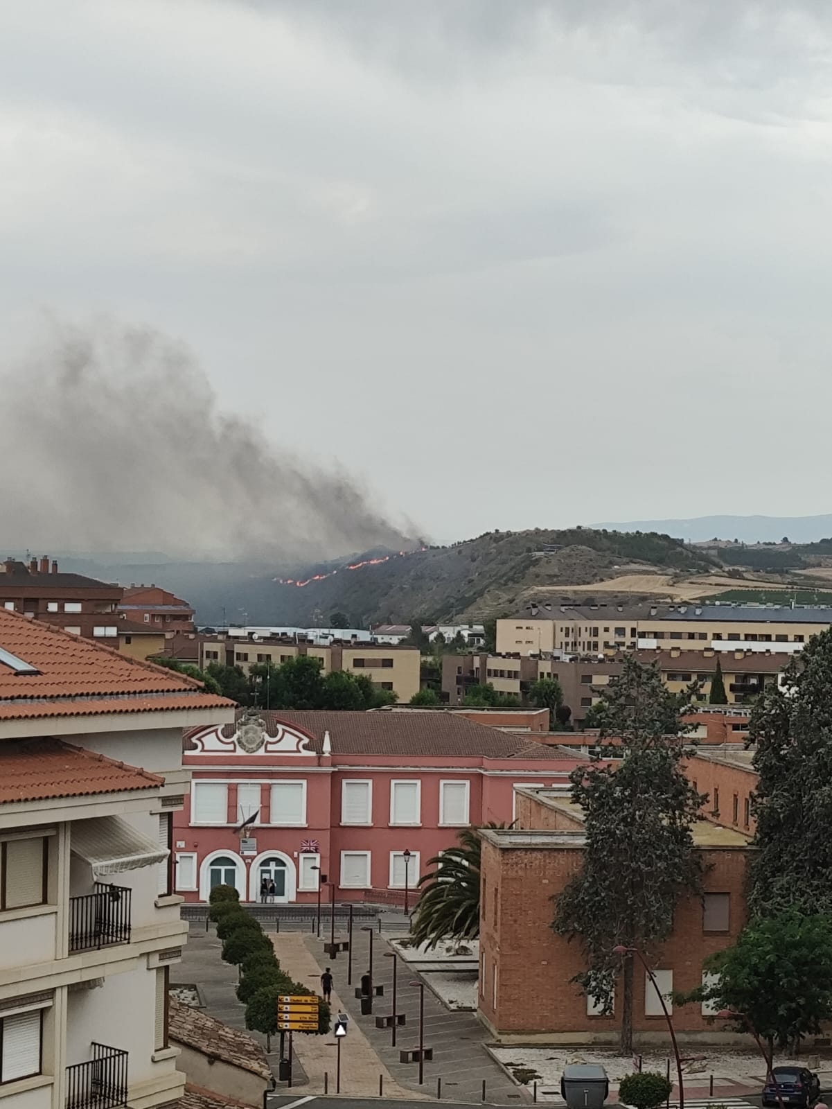 Varios incendios activos en La Rioja: uno en los alrededores de Gimileo 15 Varios incendios activos en La Rioja: uno en los alrededores de Gimileo 15