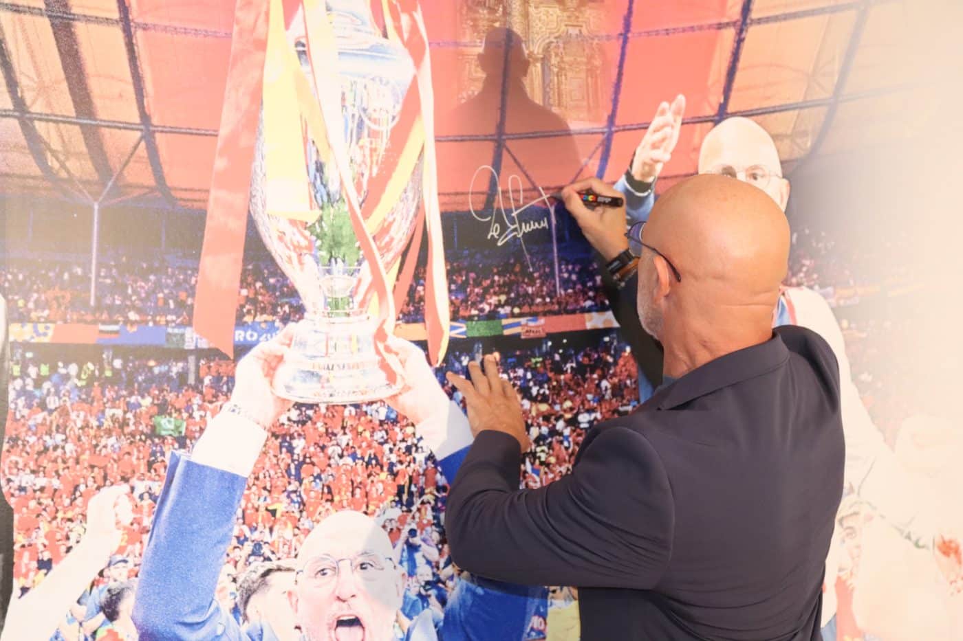 Luis de la Fuente recibe un emotivo homenaje en la Federación Riojana de Fútbol: "El premio más importante de todos" 4