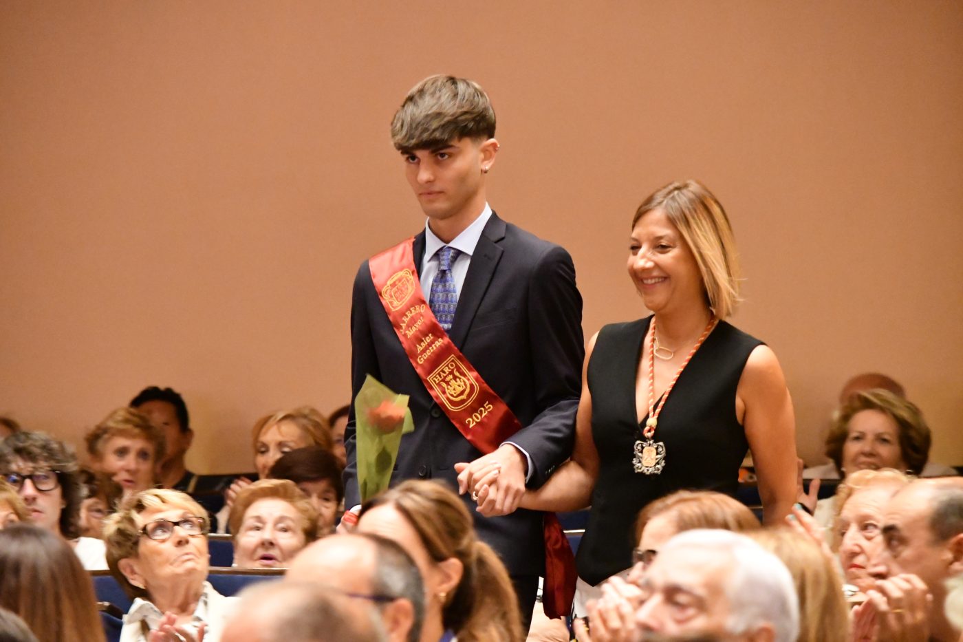 "Aunque mi trabajo me lleva a mirar las estrellas, mi órbita vital nunca se ha separado de Haro" 12
