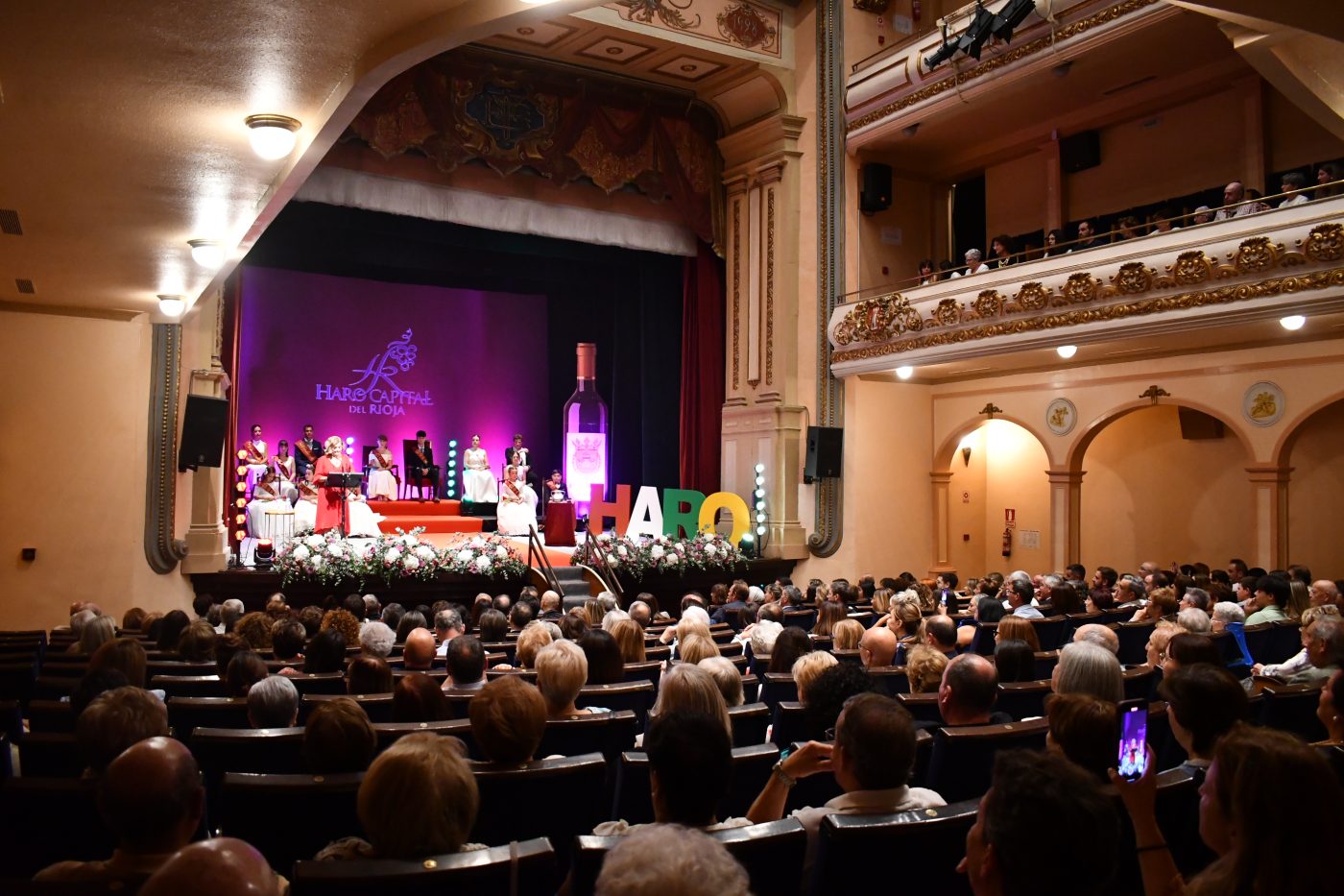 "Aunque mi trabajo me lleva a mirar las estrellas, mi órbita vital nunca se ha separado de Haro" 26