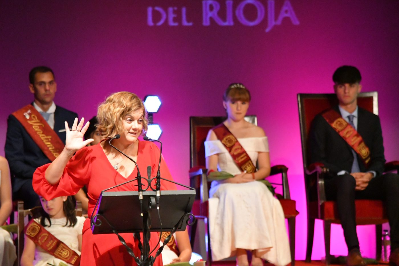 "Aunque mi trabajo me lleva a mirar las estrellas, mi órbita vital nunca se ha separado de Haro" 32