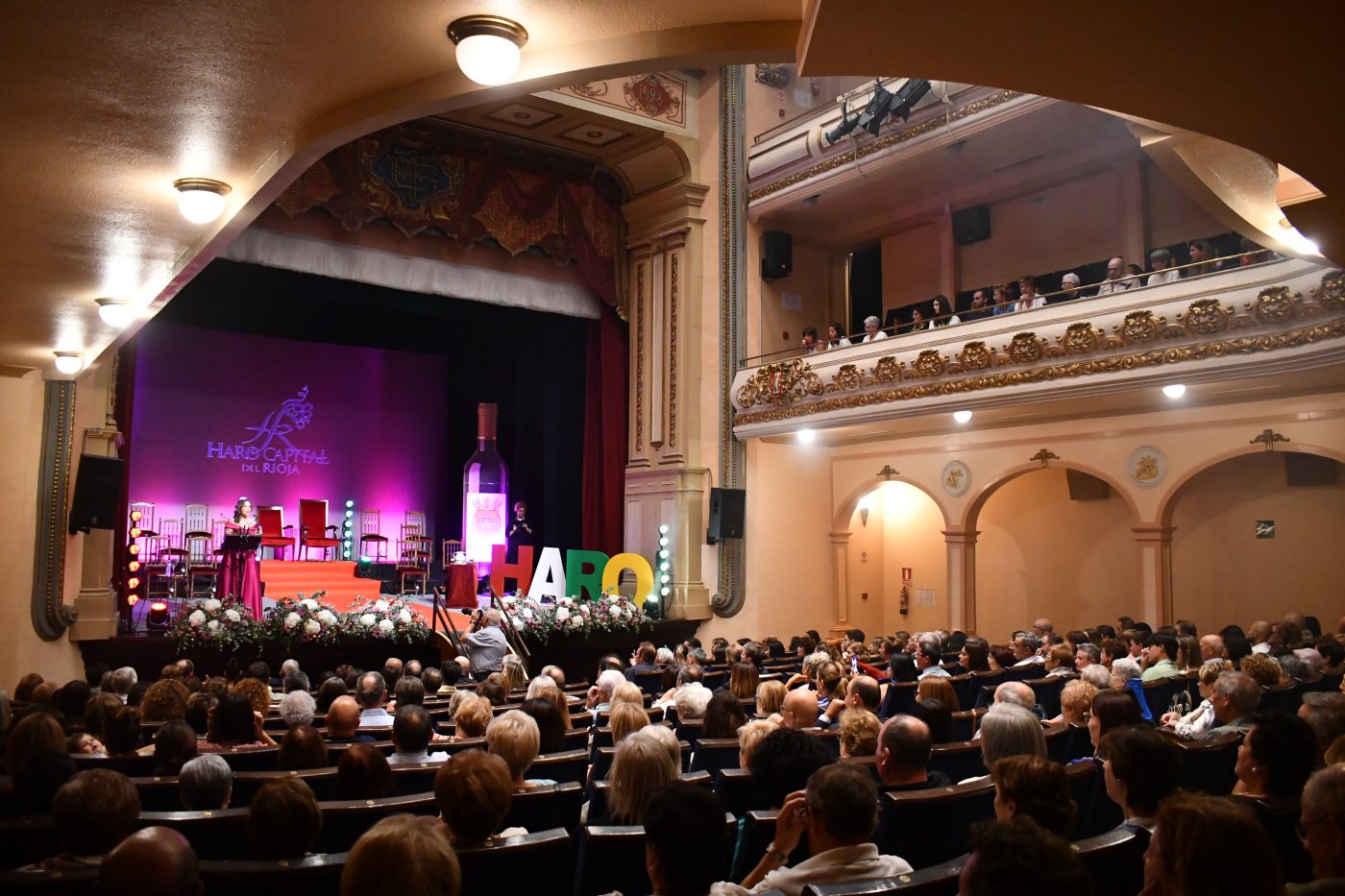 "Aunque mi trabajo me lleva a mirar las estrellas, mi órbita vital nunca se ha separado de Haro" 19