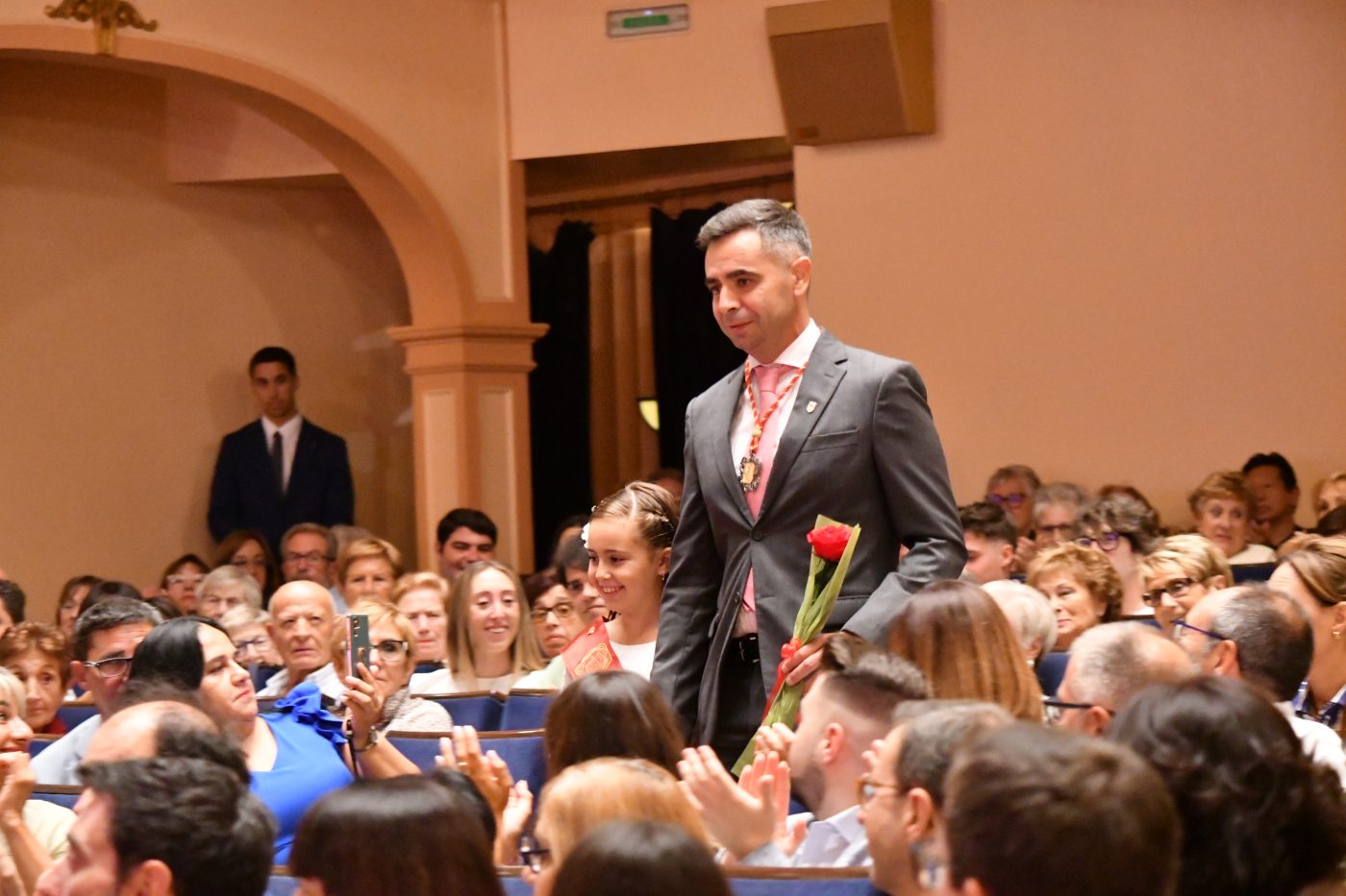"Aunque mi trabajo me lleva a mirar las estrellas, mi órbita vital nunca se ha separado de Haro" 18