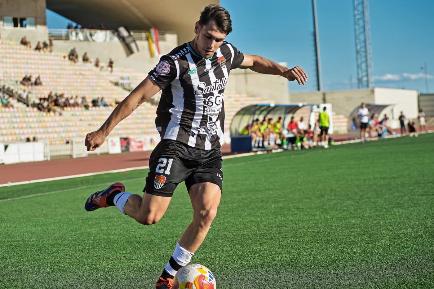 El Haro golea en su debut en el Luis de la Fuente 7 El Haro golea en su debut en el Luis de la Fuente 7