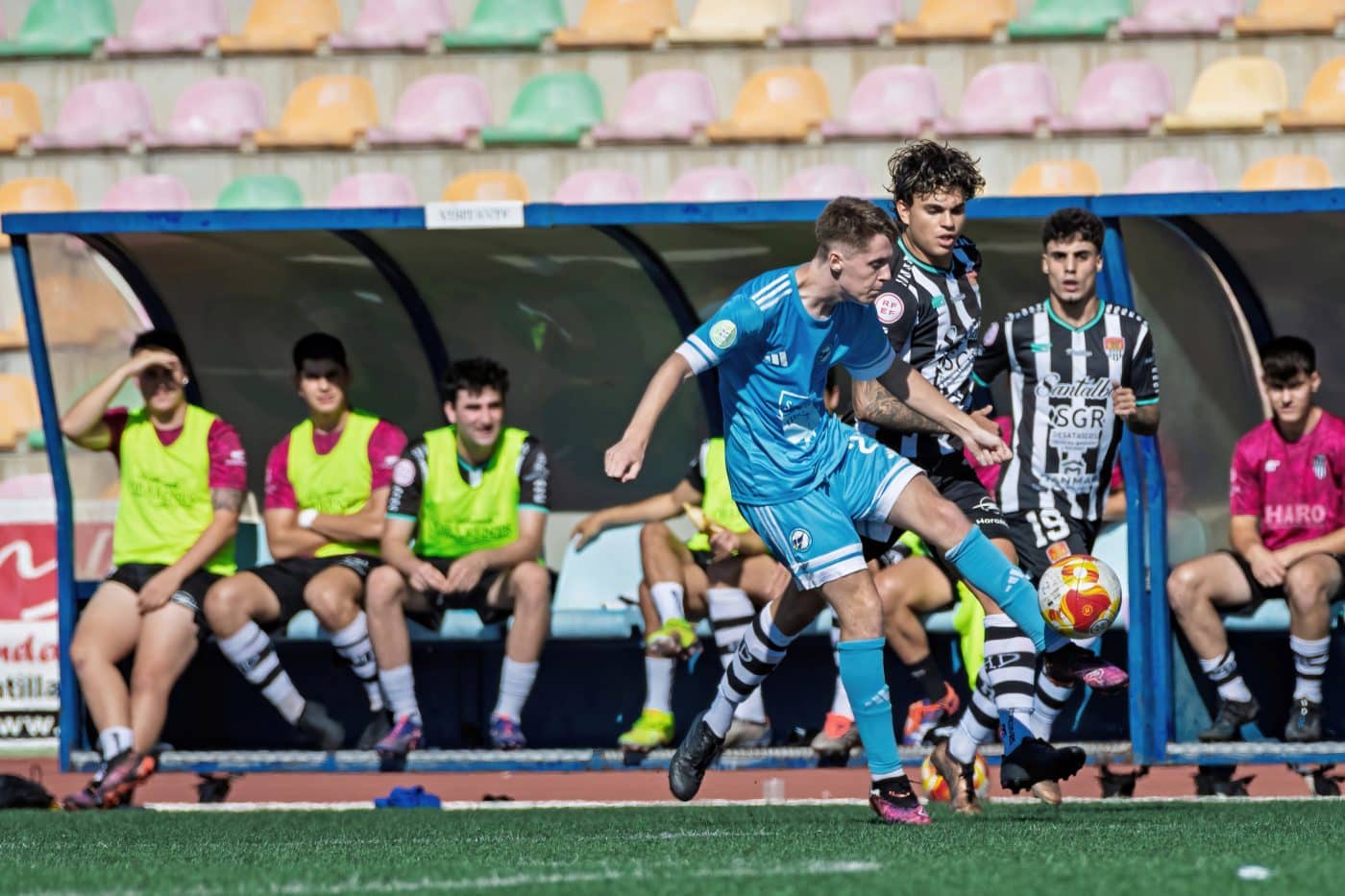 El Haro golea en su debut en el Luis de la Fuente 15 El Haro golea en su debut en el Luis de la Fuente 15