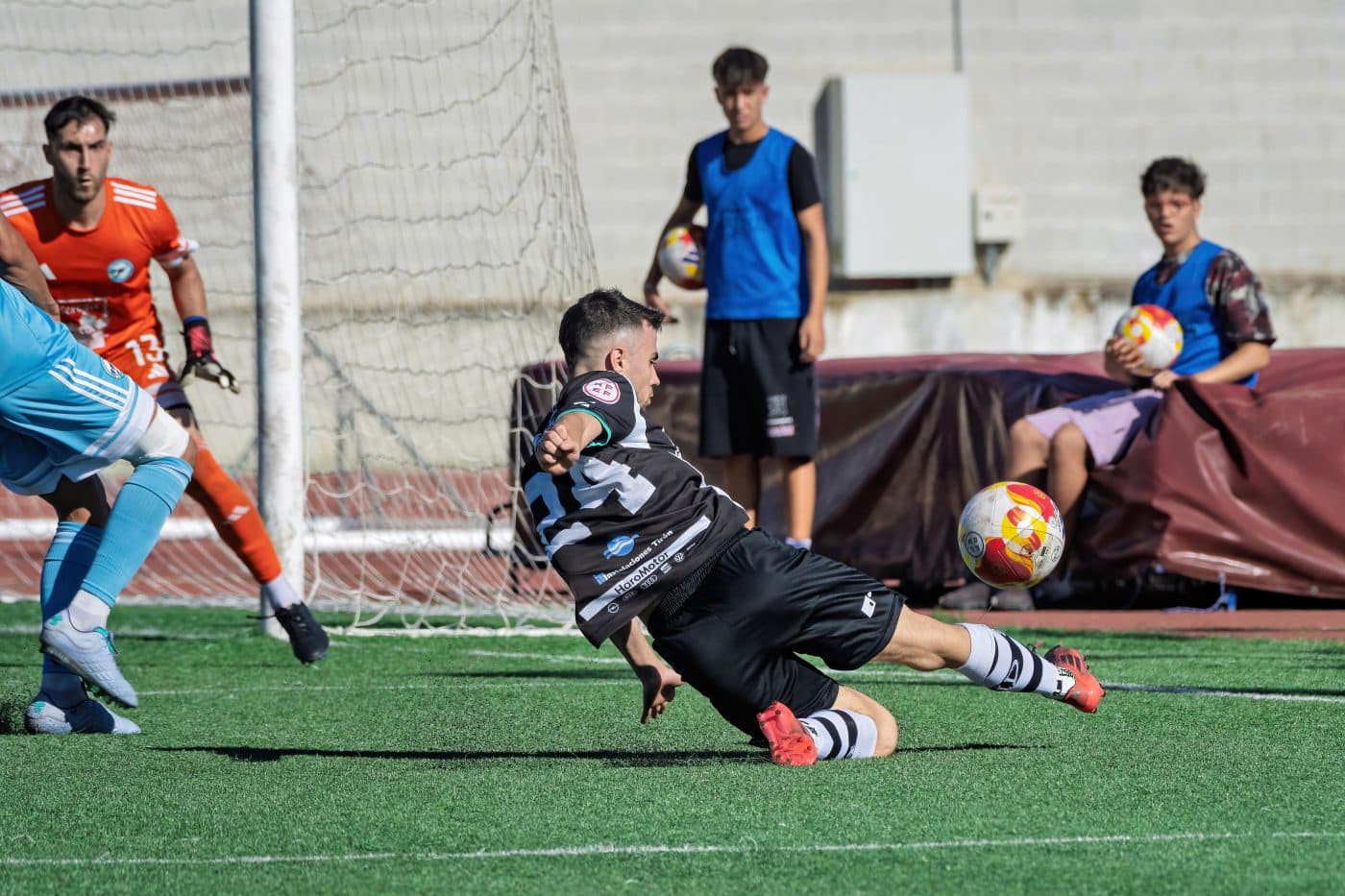 El Haro golea en su debut en el Luis de la Fuente 5 El Haro golea en su debut en el Luis de la Fuente 5