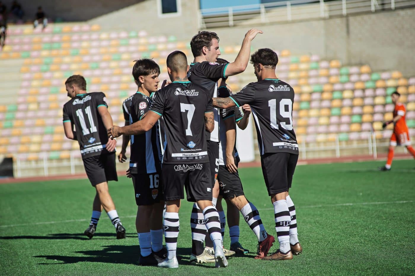 El Haro golea en su debut en el Luis de la Fuente 13 El Haro golea en su debut en el Luis de la Fuente 13