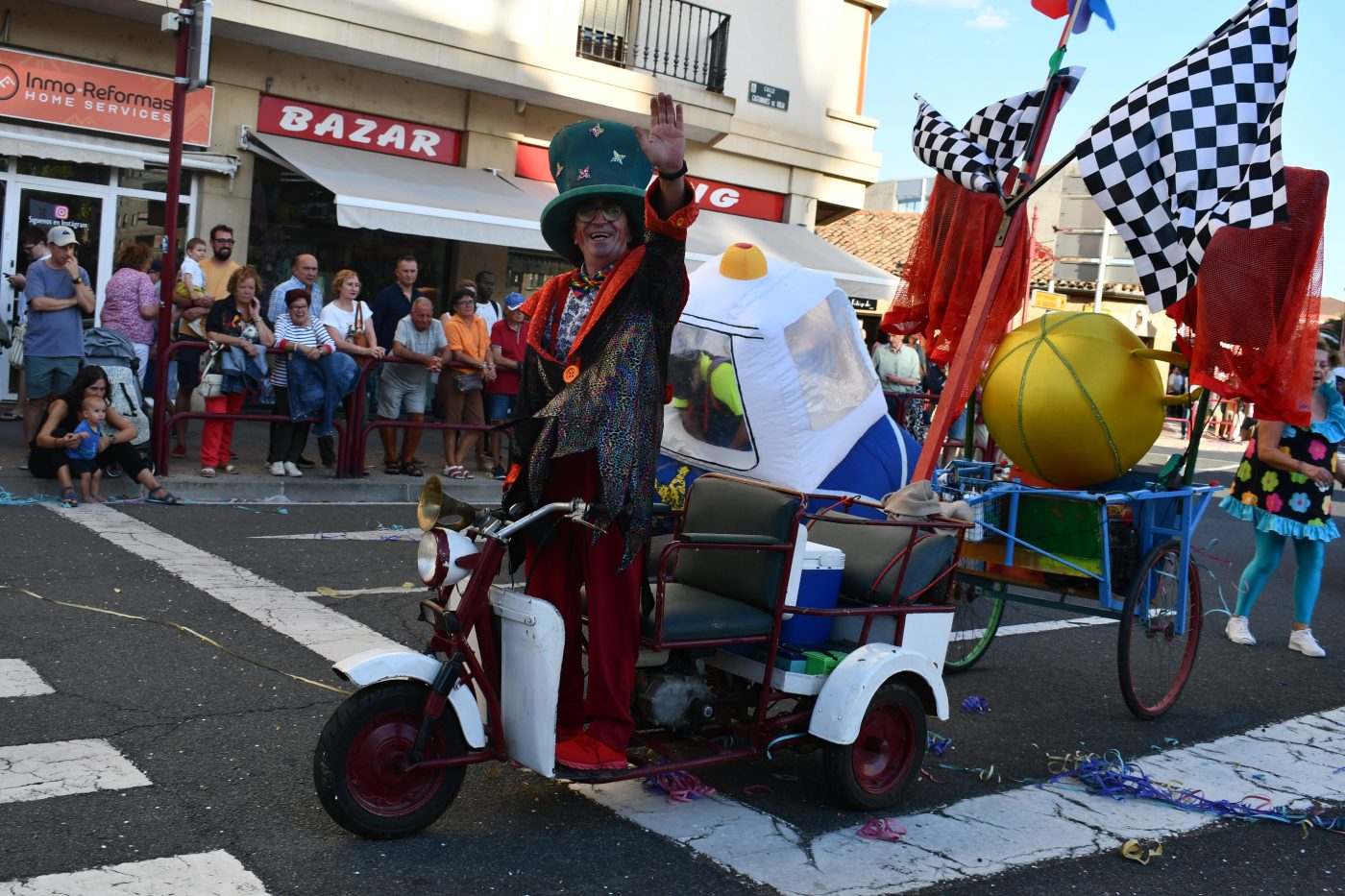 FOTOS: El desfile de carrozas llena de color y diversión las calles de Haro 6