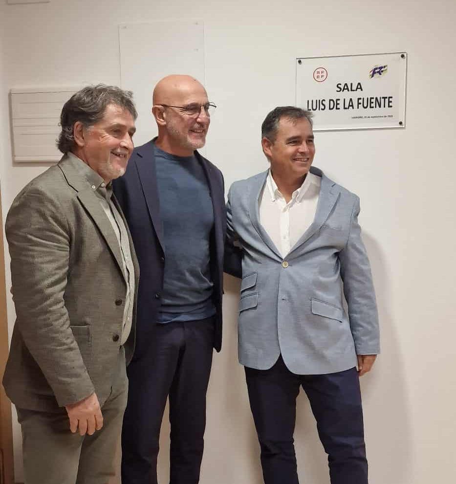 Luis de la Fuente recibe un emotivo homenaje en la Federación Riojana de Fútbol: "El premio más importante de todos" 5