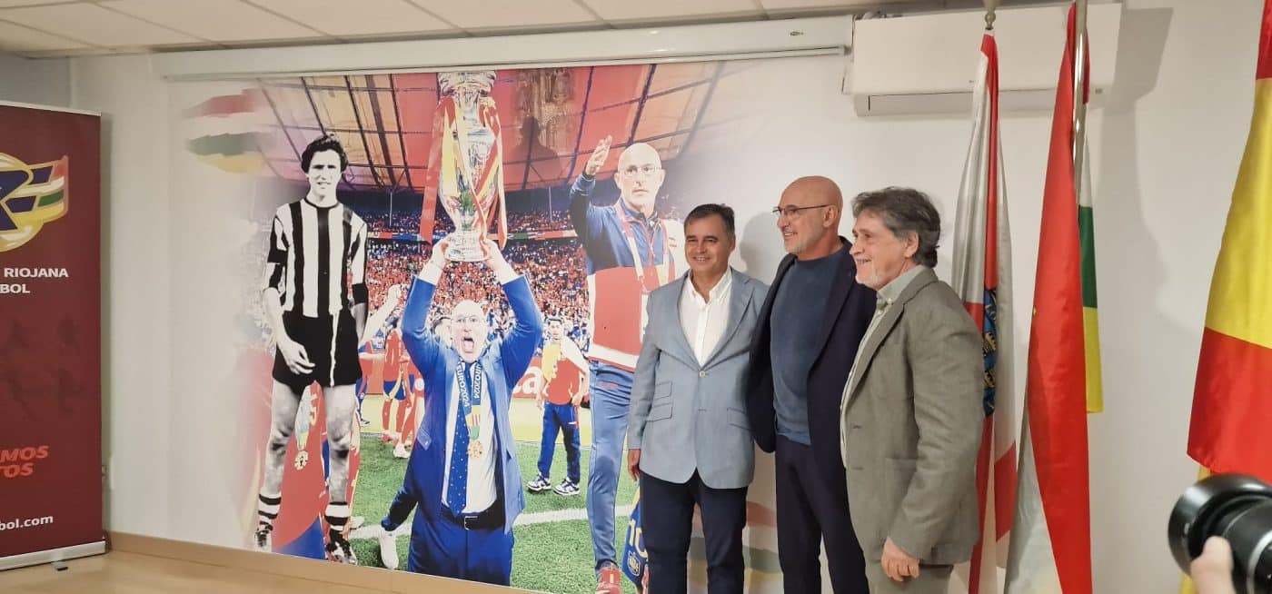 Luis de la Fuente recibe un emotivo homenaje en la Federación Riojana de Fútbol: "El premio más importante de todos" 6