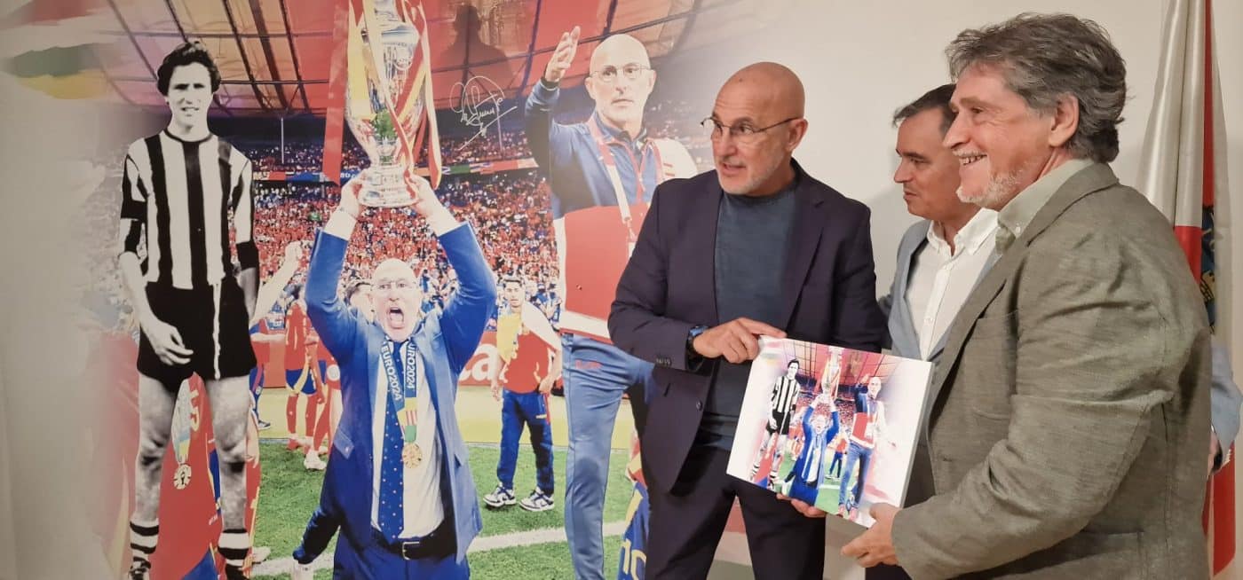 Luis de la Fuente recibe un emotivo homenaje en la Federación Riojana de Fútbol: "El premio más importante de todos" 9