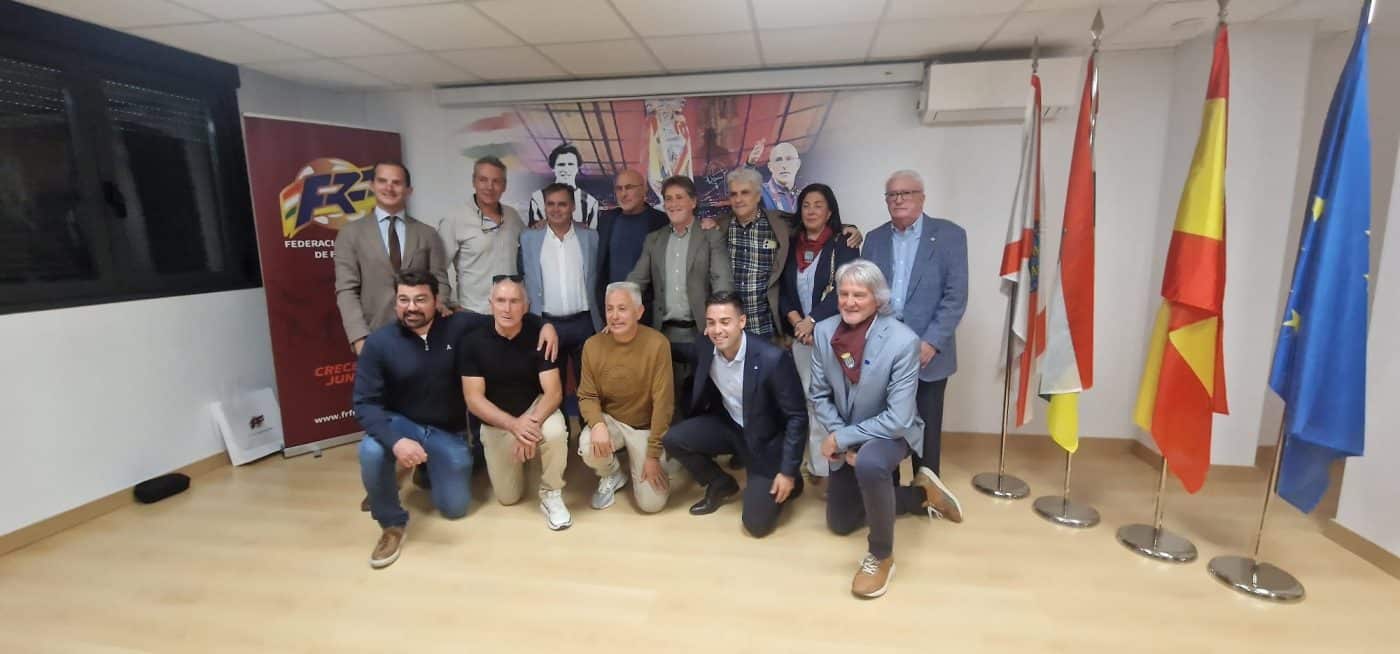 Luis de la Fuente recibe un emotivo homenaje en la Federación Riojana de Fútbol: "El premio más importante de todos" 8