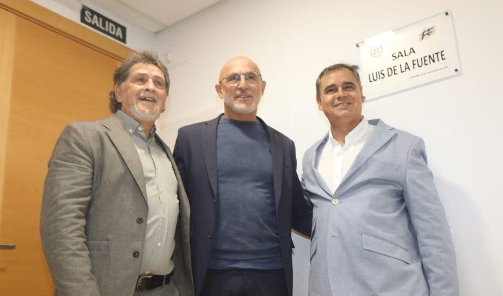 Luis de la Fuente recibe un emotivo homenaje en la Federación Riojana de Fútbol: "El premio más importante de todos" 2