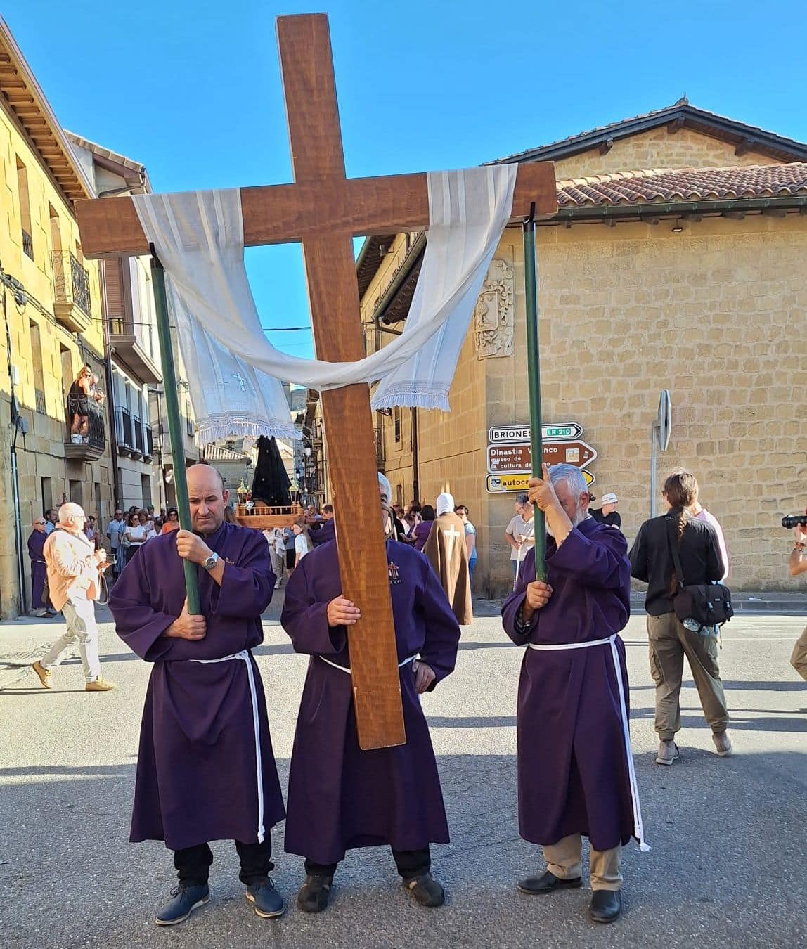 San Vicente de la Sonsierra celebra la Exaltación de la Cruz con nueve disciplinantes 5 San Vicente de la Sonsierra celebra la Exaltación de la Cruz con nueve disciplinantes 5