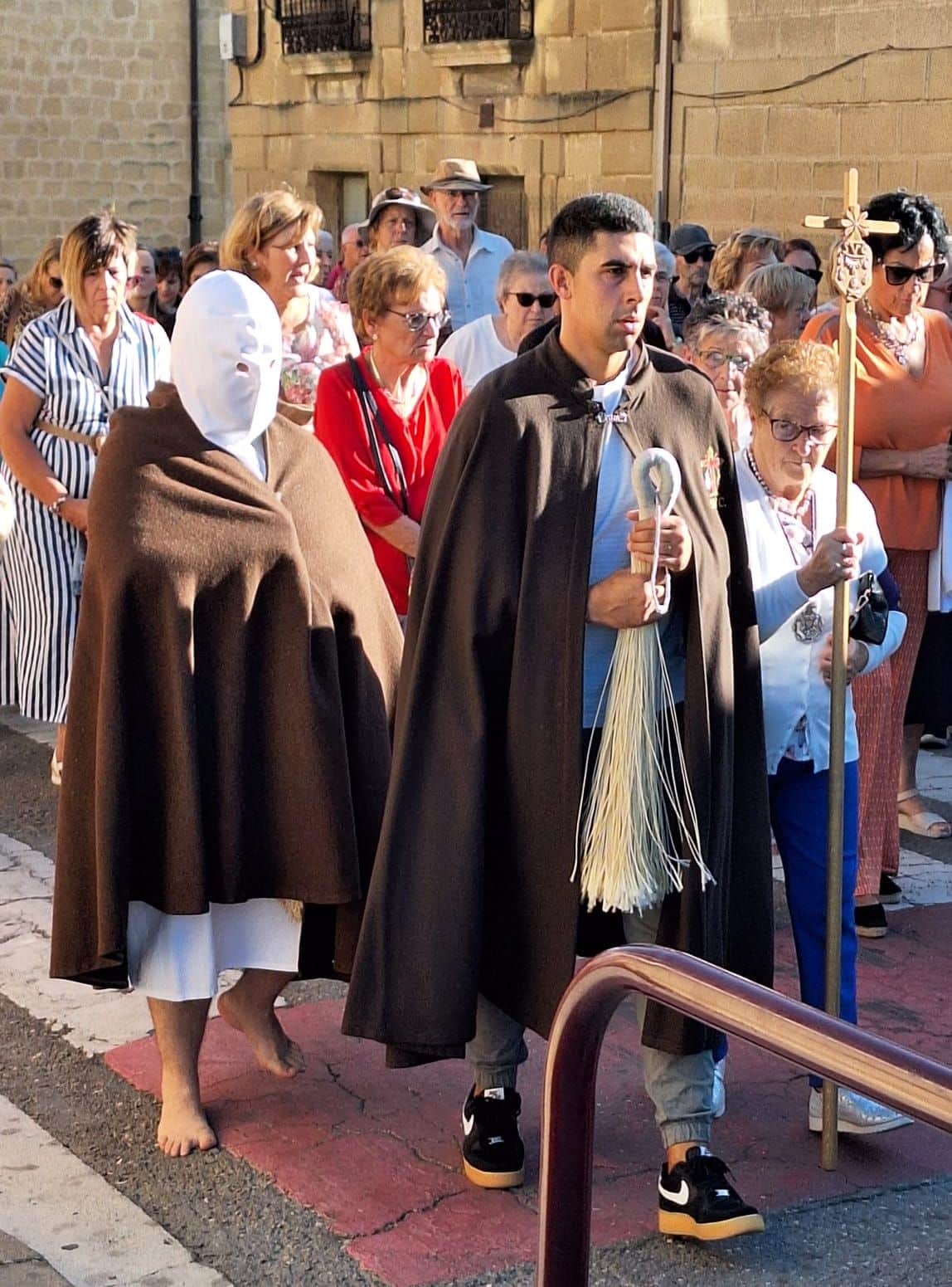 San Vicente de la Sonsierra celebra la Exaltación de la Cruz con nueve disciplinantes 4 San Vicente de la Sonsierra celebra la Exaltación de la Cruz con nueve disciplinantes 4