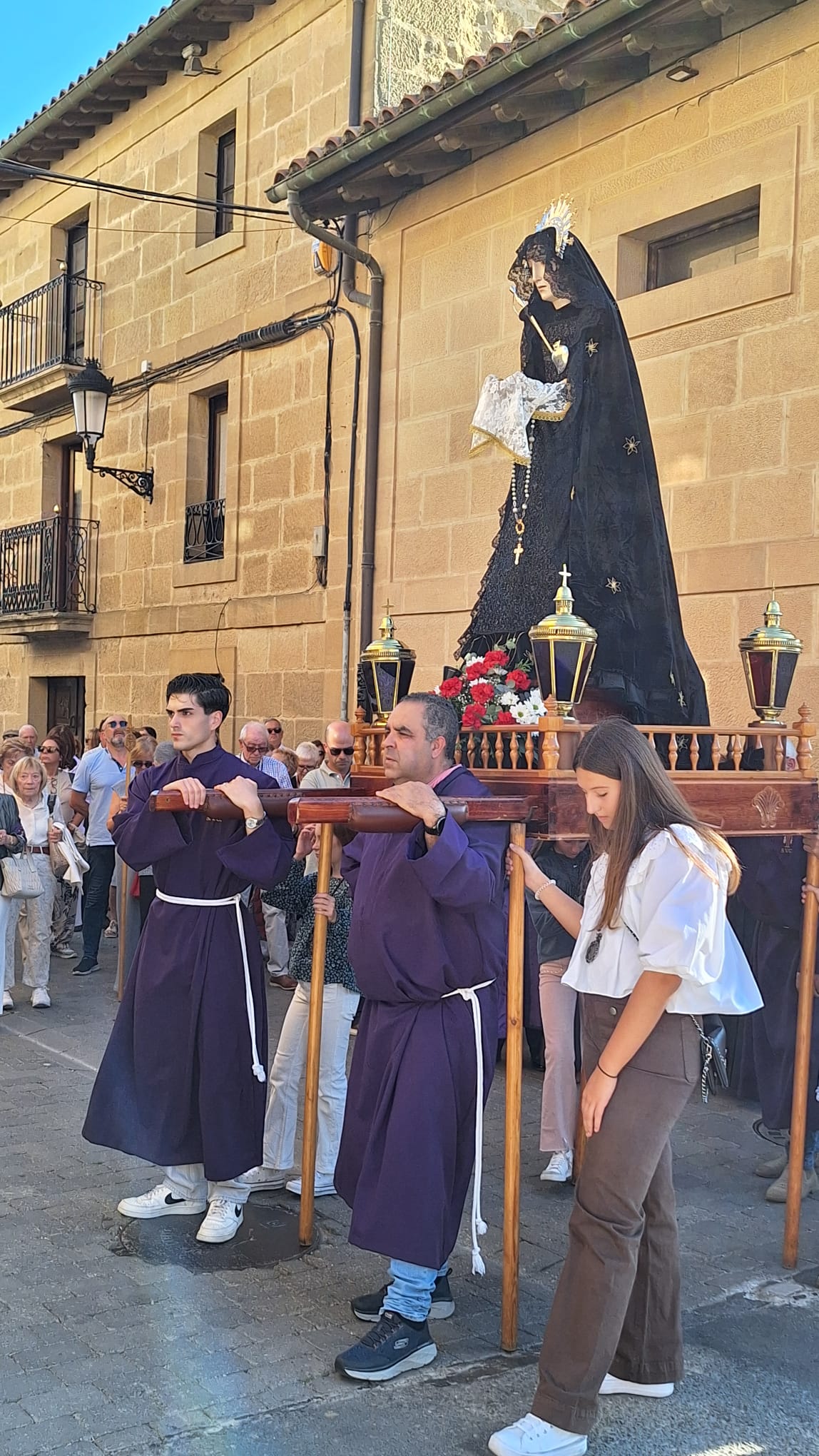 San Vicente de la Sonsierra celebra la Exaltación de la Cruz con nueve disciplinantes 1 San Vicente de la Sonsierra celebra la Exaltación de la Cruz con nueve disciplinantes 1