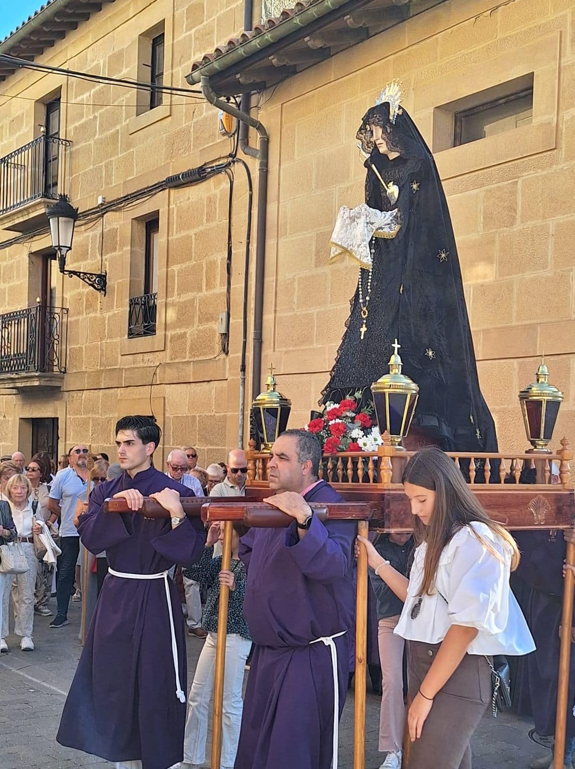 San Vicente de la Sonsierra celebra la Exaltación de la Cruz con nueve disciplinantes 2 San Vicente de la Sonsierra celebra la Exaltación de la Cruz con nueve disciplinantes 2